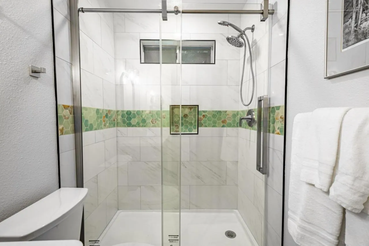 Sugarpine Trailhead Lodge at Lewis Creek Upper Trailhead just 7 miles from Yosemite