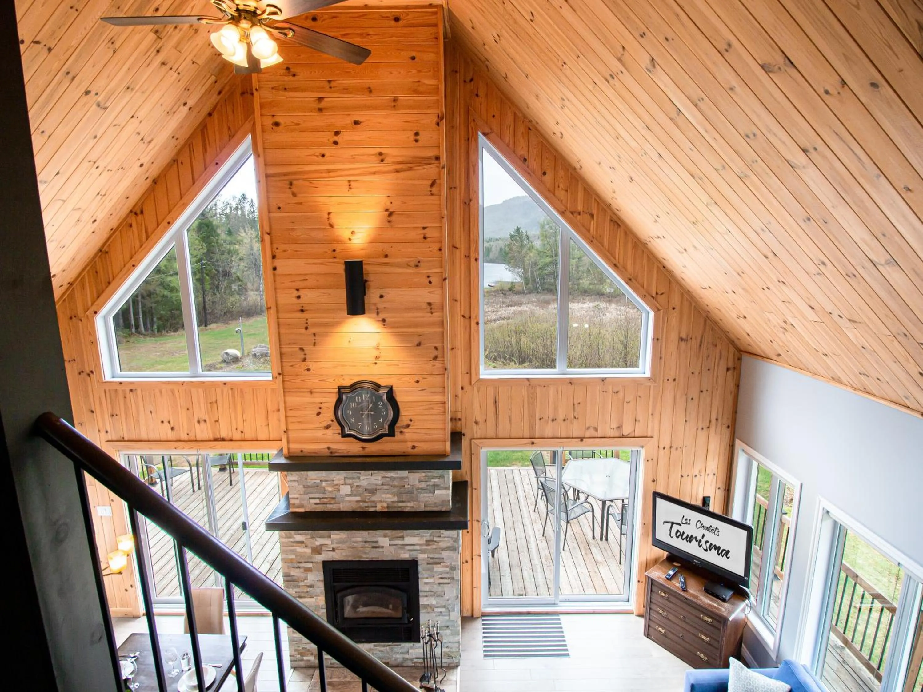 Lake view in Les Chalets Tourisma - Chalet avec spa et foyer - Du Cap