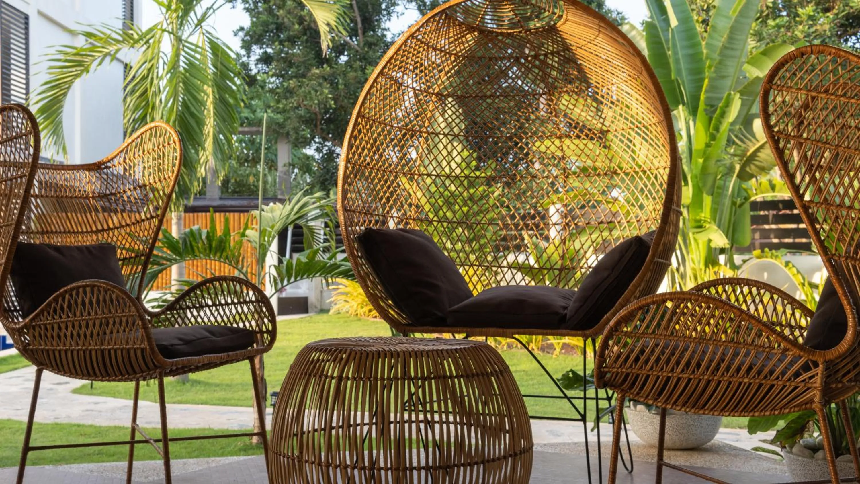 Restaurant/places to eat in The Mayana Resort