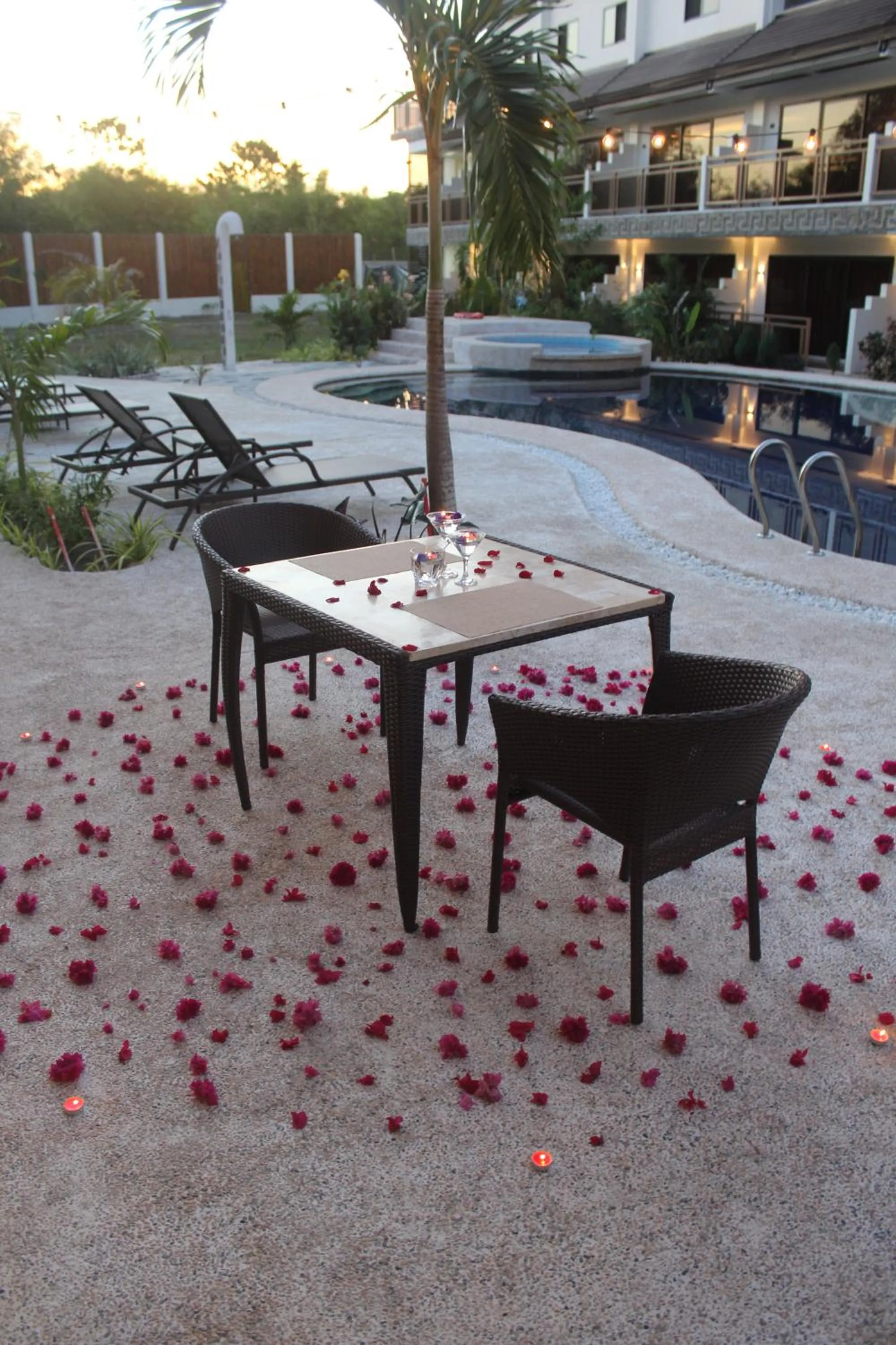 Restaurant/places to eat in The Mayana Resort