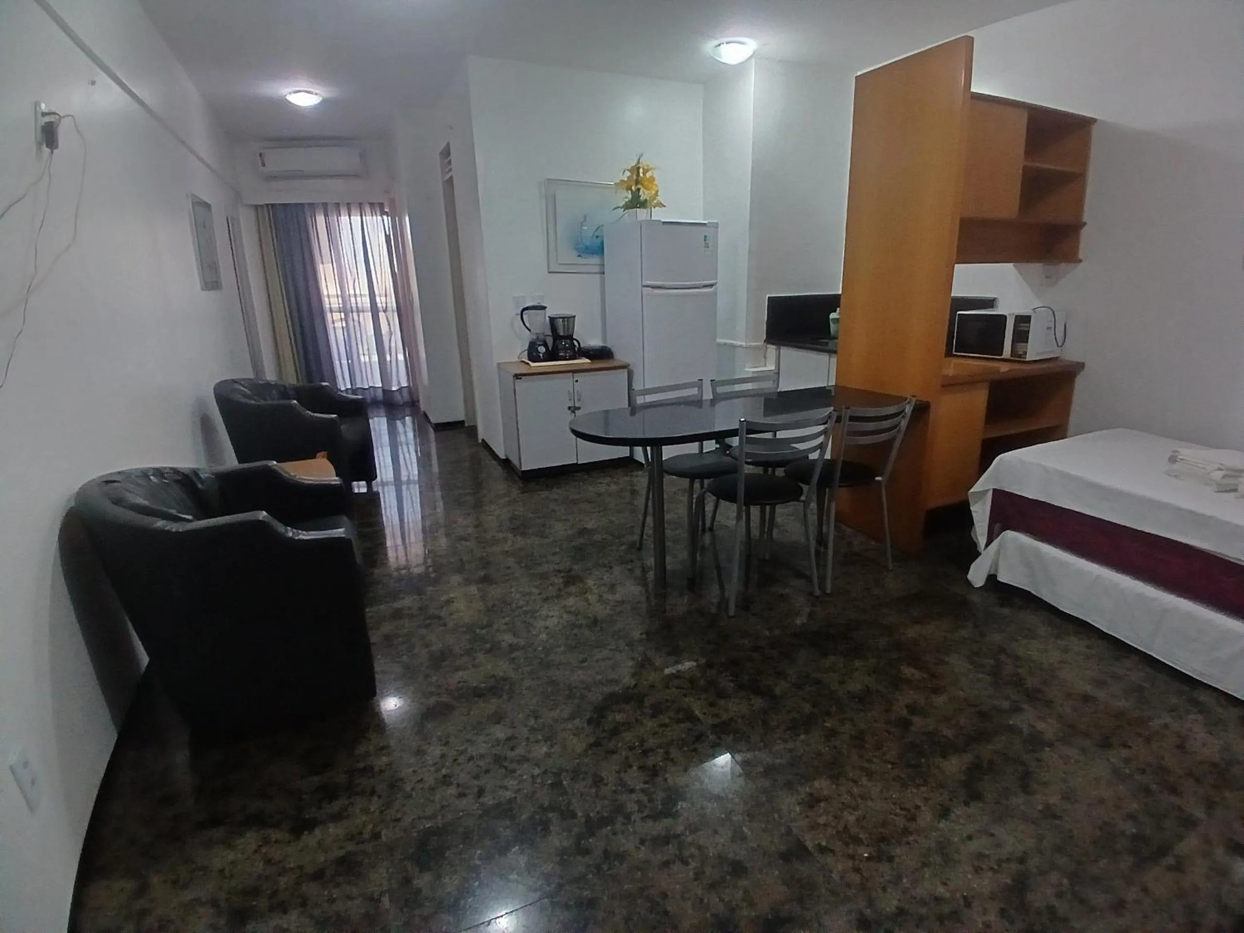 Living room, Bed in Flat Brasil Tropical Meireles by Escala