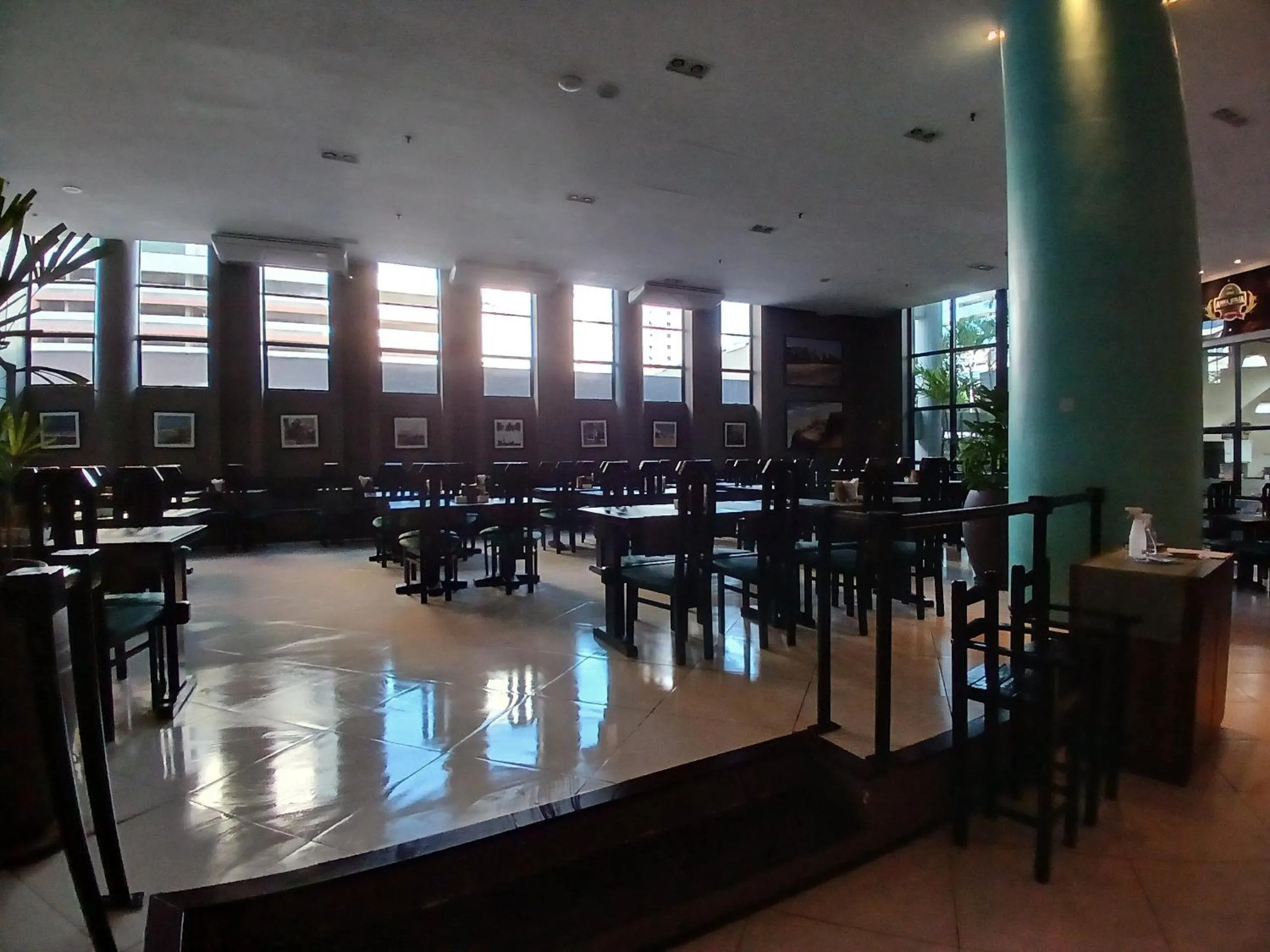 Restaurant/places to eat in Flat Brasil Tropical Meireles by Escala