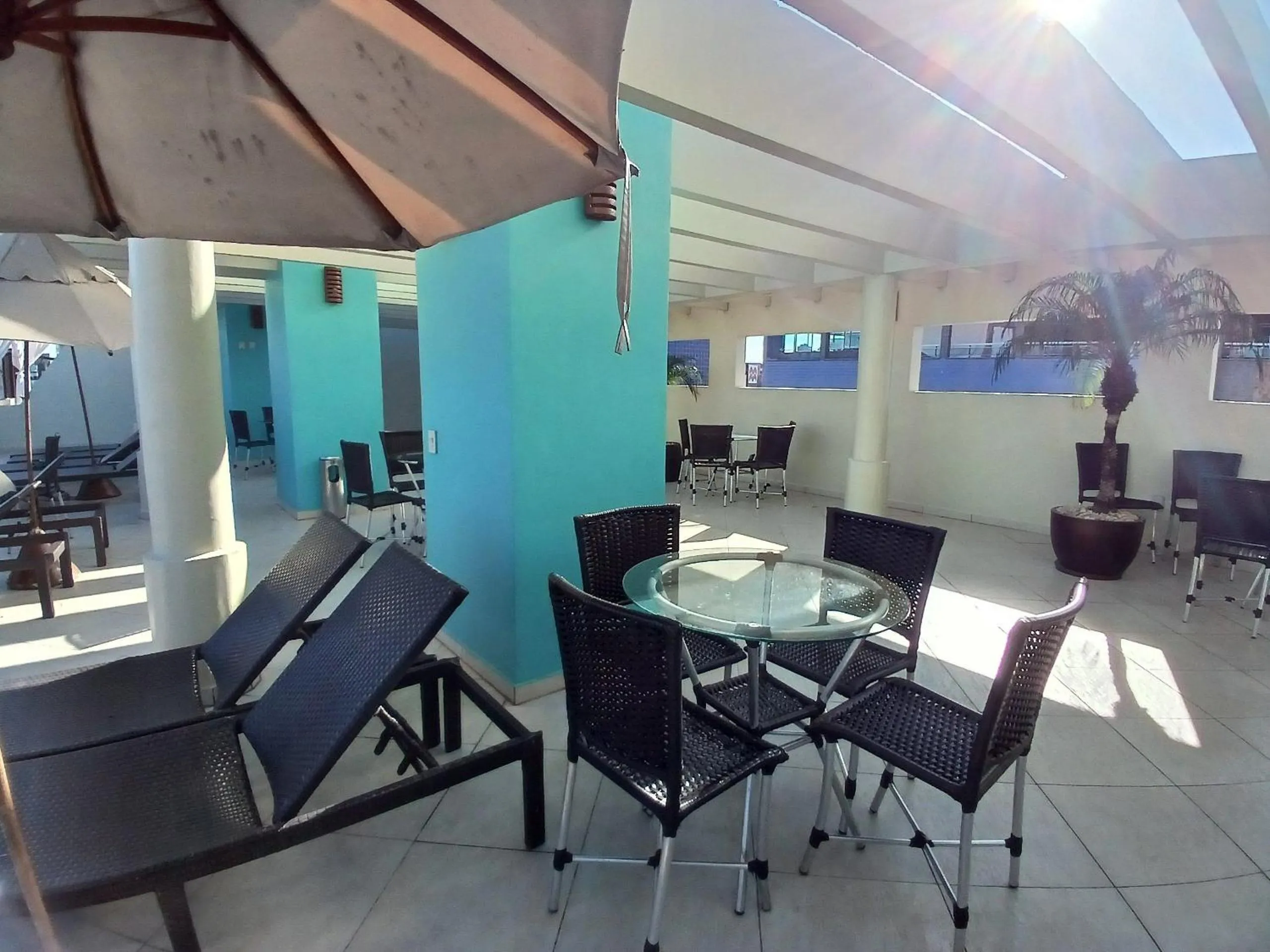 Patio in Flat Brasil Tropical Meireles by Escala