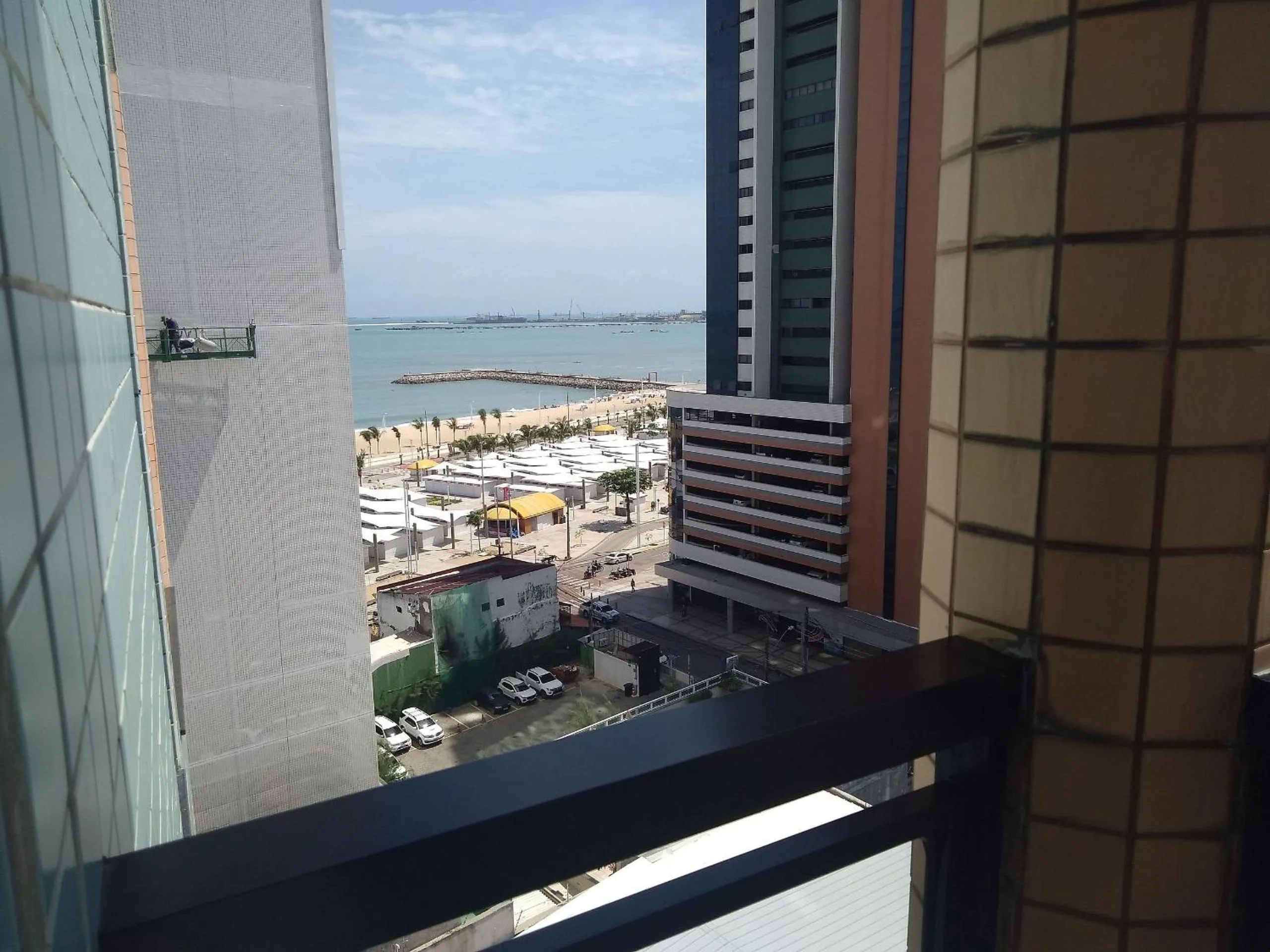 Balcony/Terrace in Flat Brasil Tropical Meireles by Escala