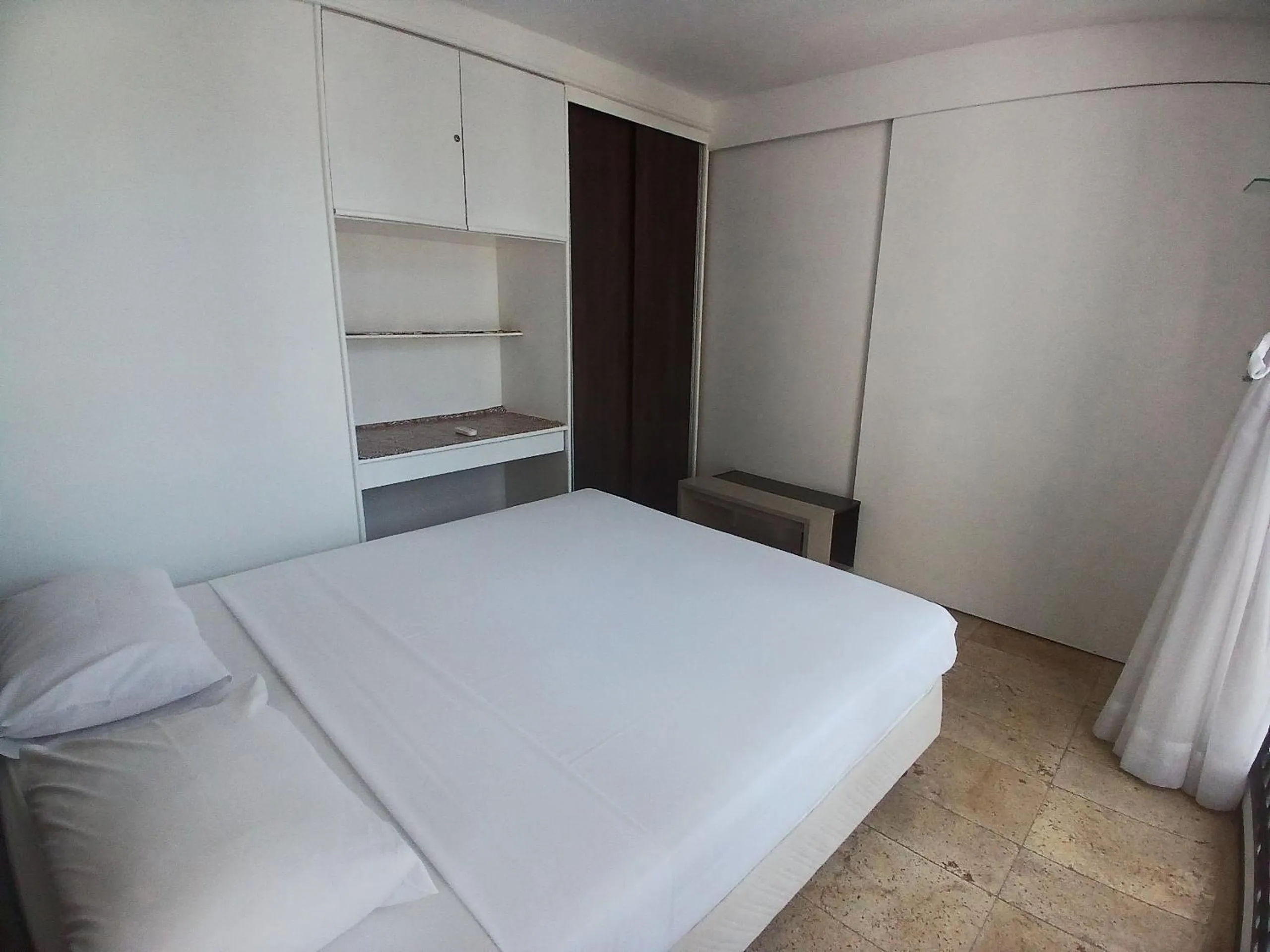 Bedroom, Bed in Flat Brasil Tropical Meireles by Escala