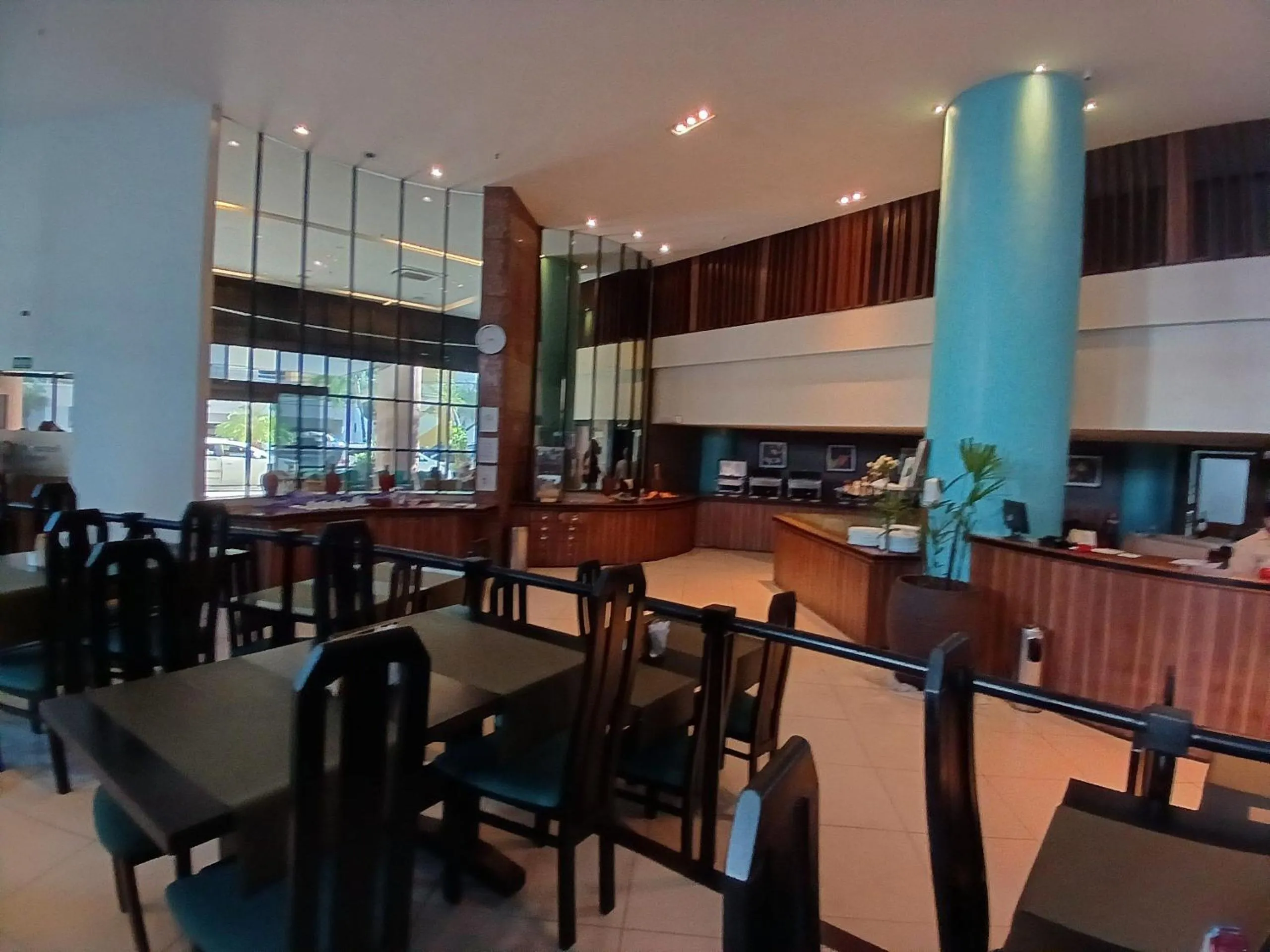 Restaurant/places to eat in Flat Brasil Tropical Meireles by Escala