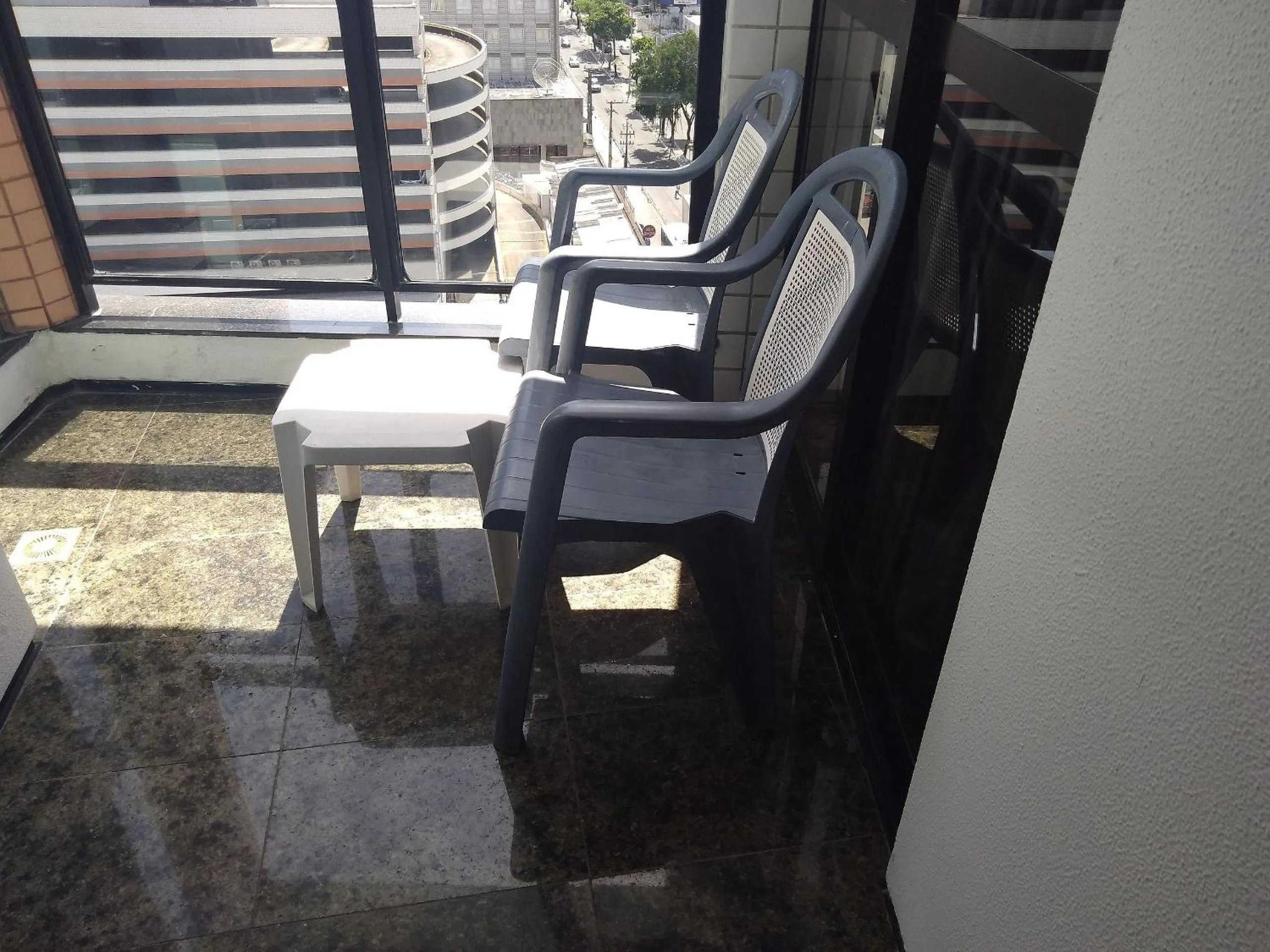 Balcony/Terrace in Flat Brasil Tropical Meireles by Escala