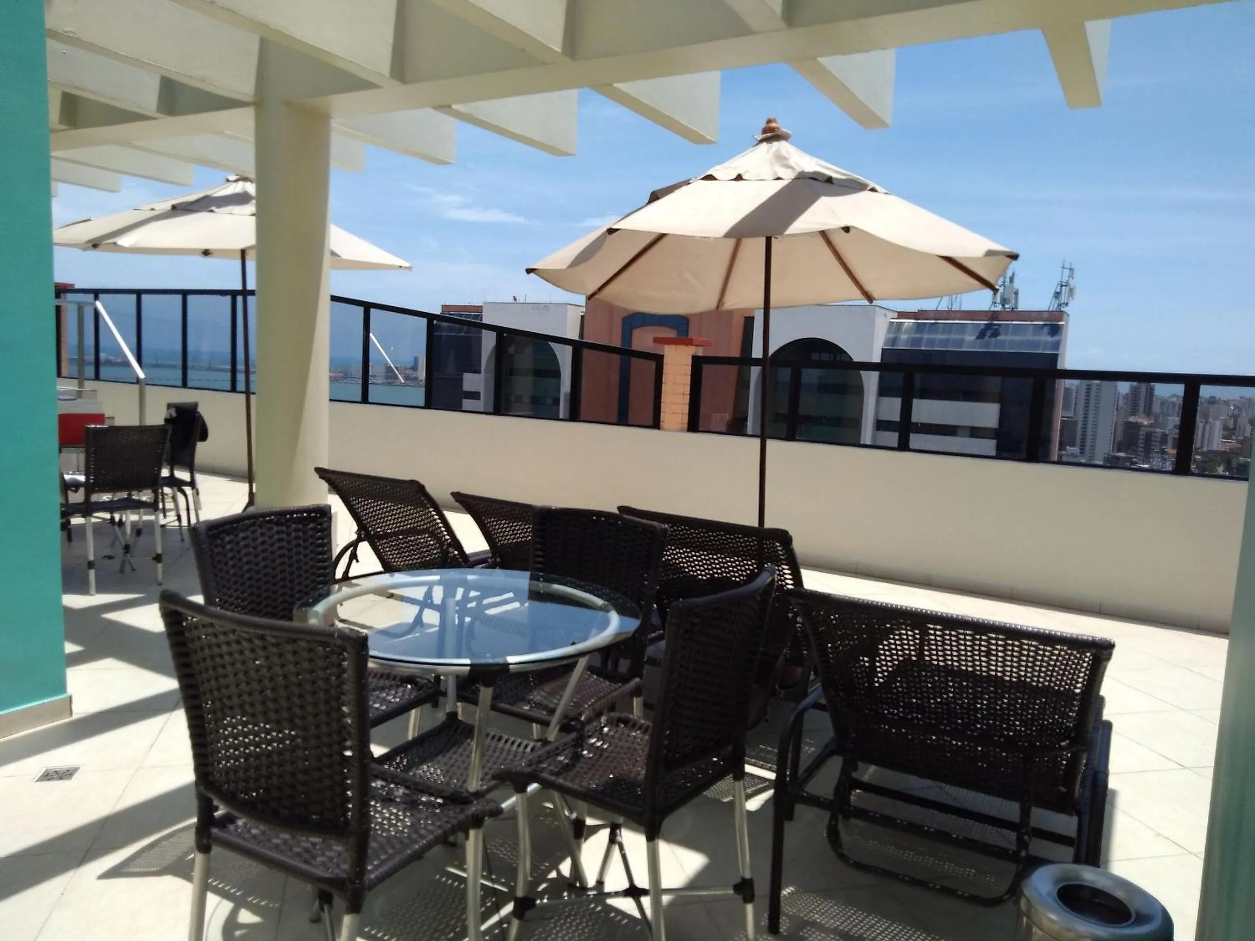 Patio in Flat Brasil Tropical Meireles by Escala