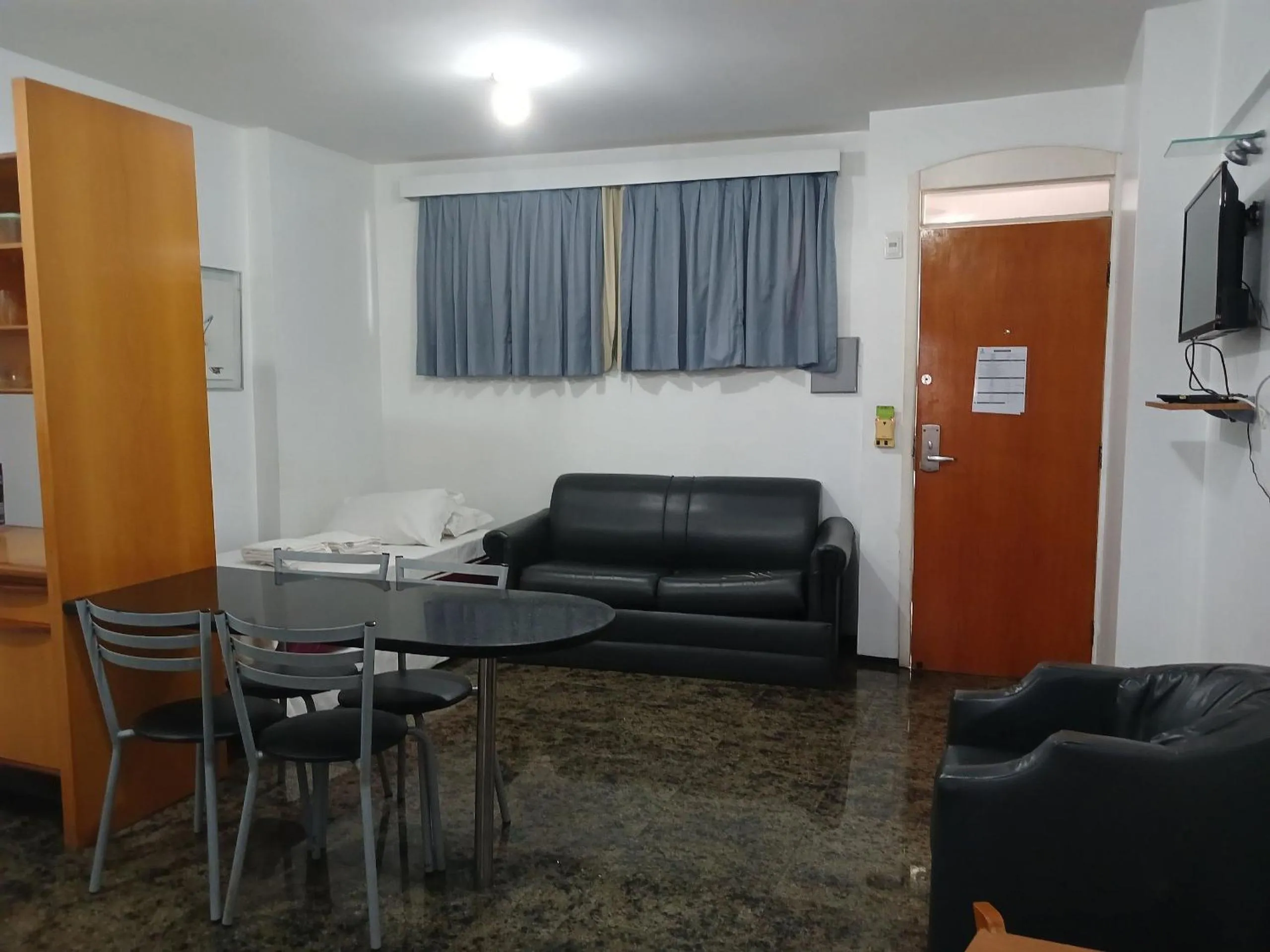 Living room in Flat Brasil Tropical Meireles by Escala