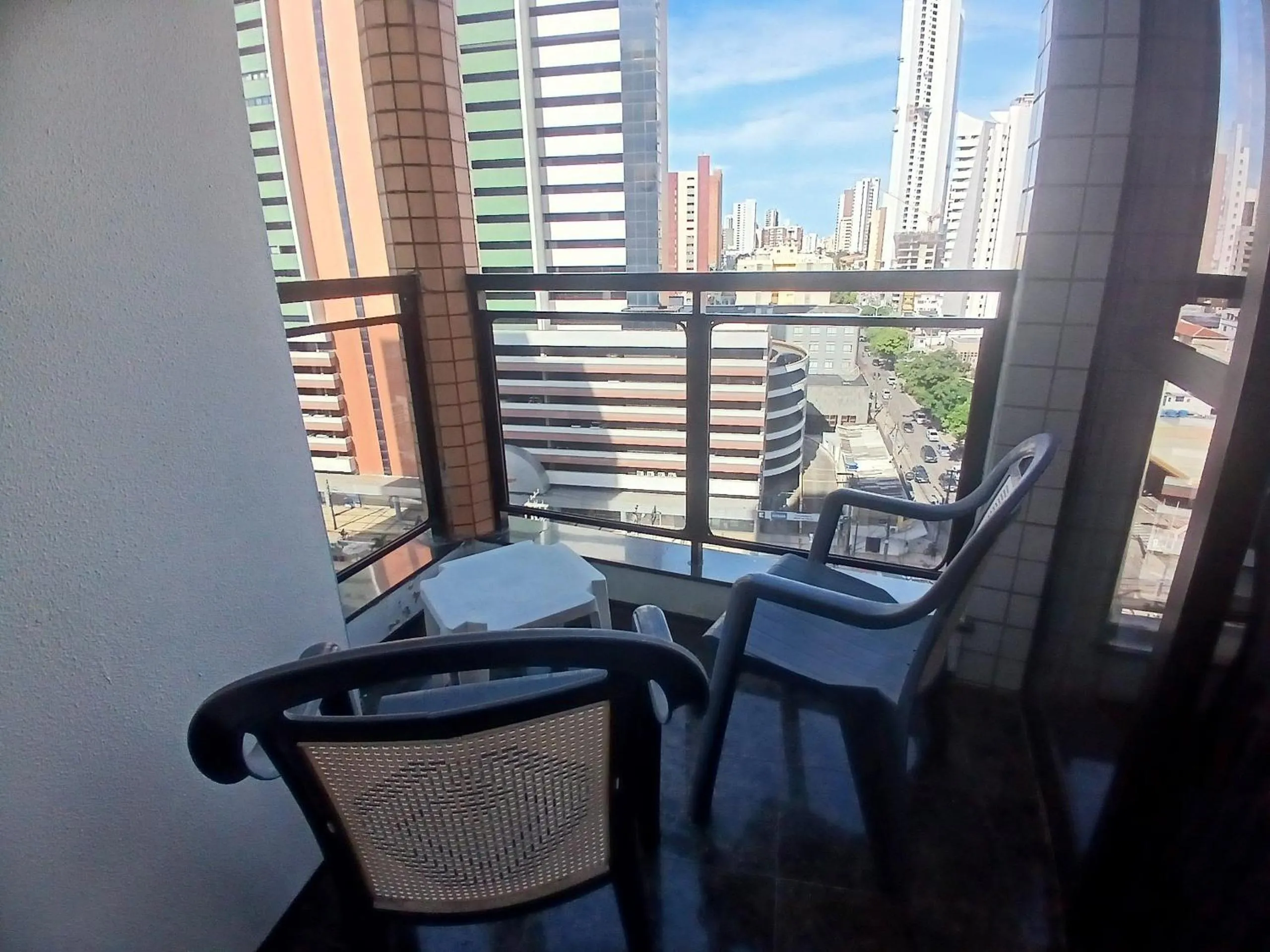 Balcony/Terrace in Flat Brasil Tropical Meireles by Escala