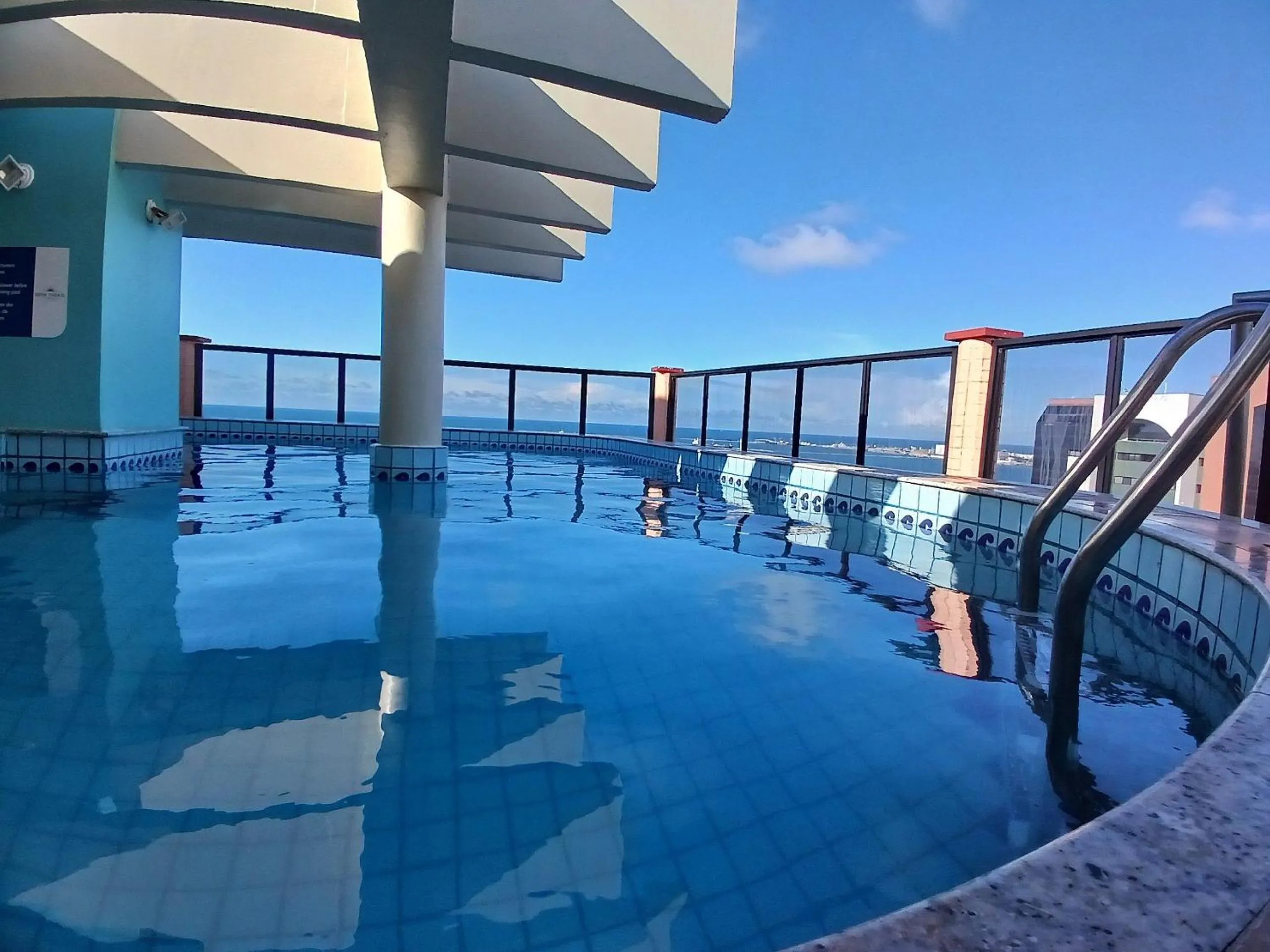 Swimming pool in Flat Brasil Tropical Meireles by Escala