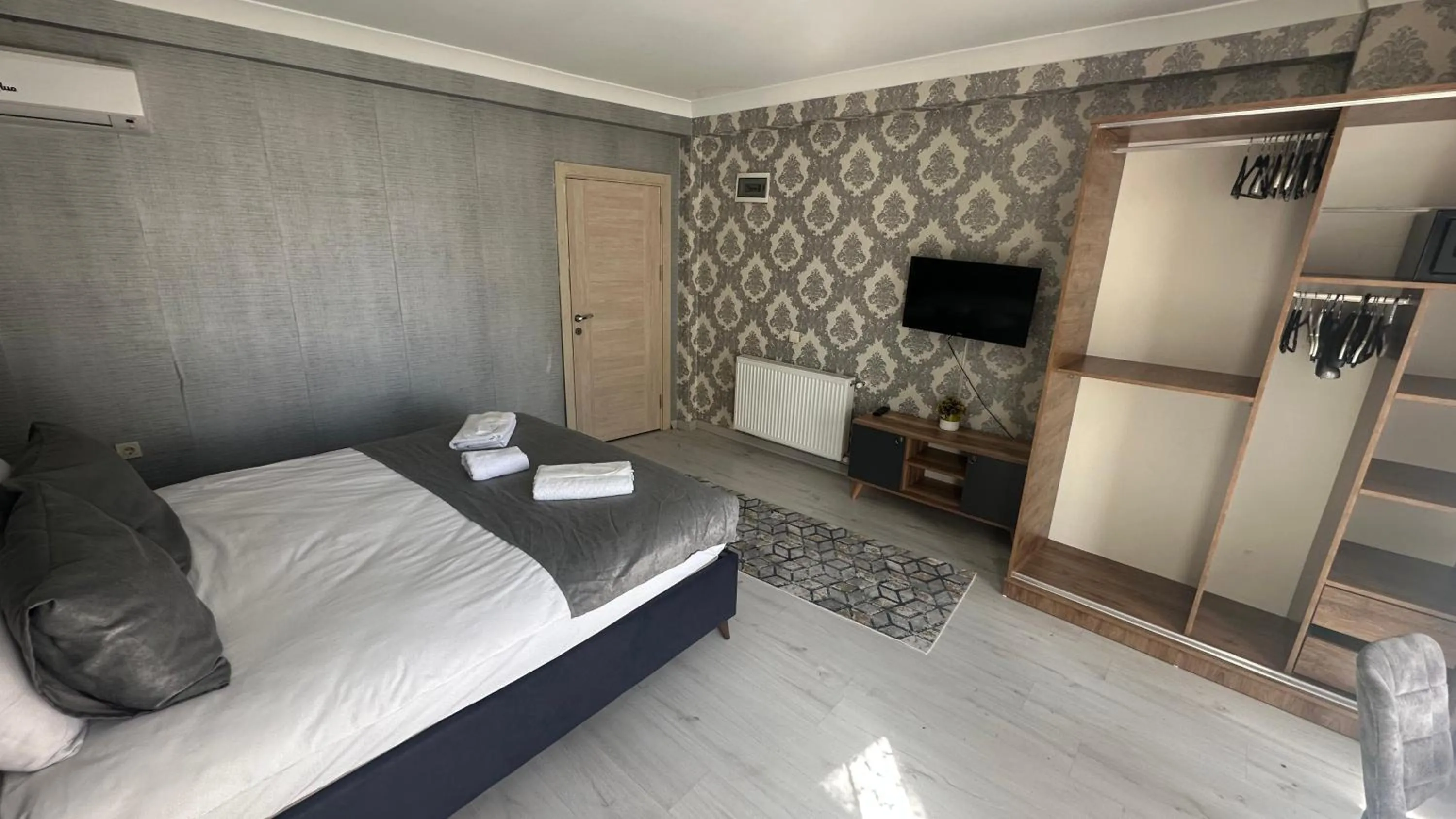 Communal lounge/ TV room in Taksim Royal Residence & Hotel