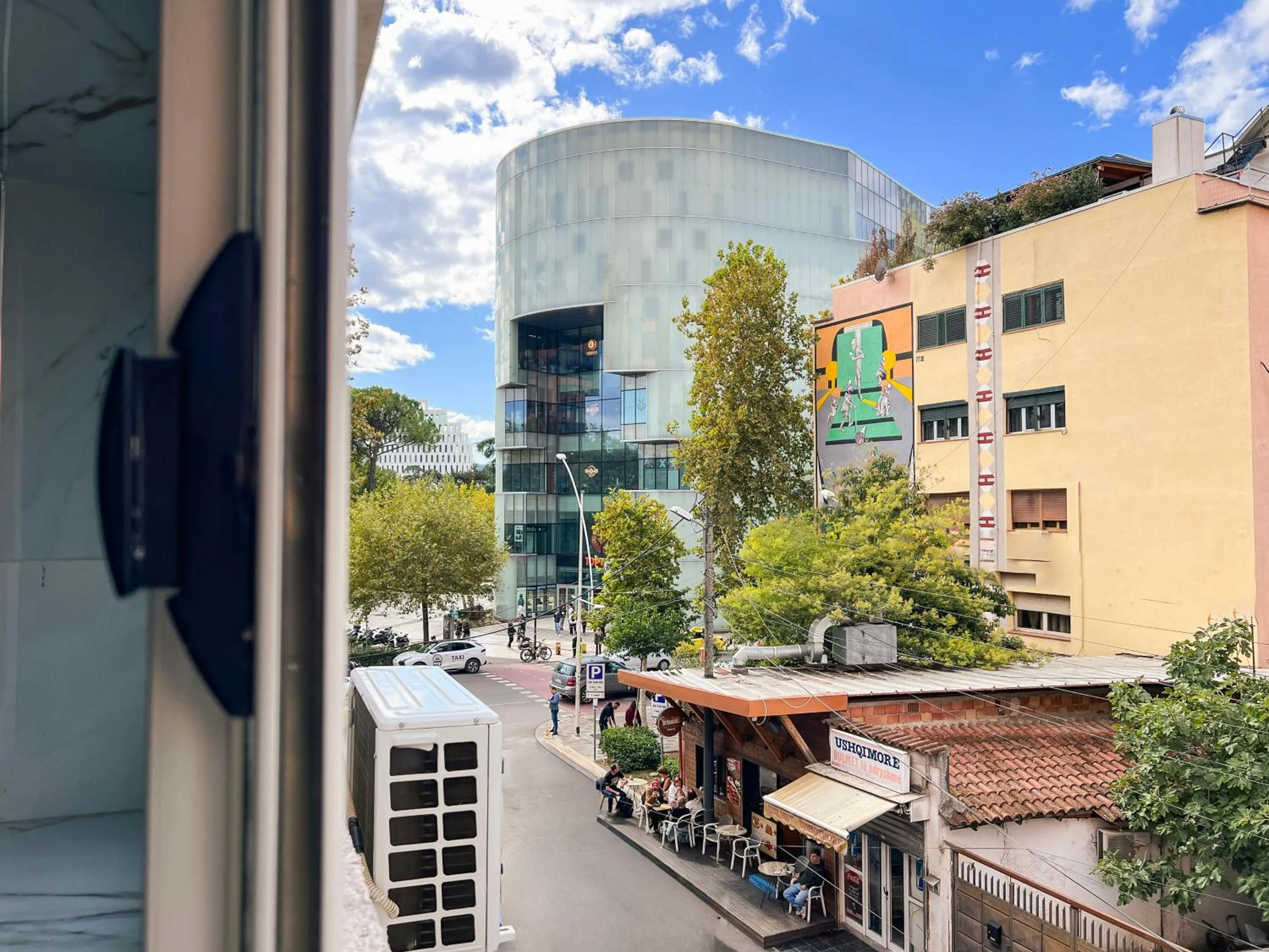 Day in Hotel Tier Center