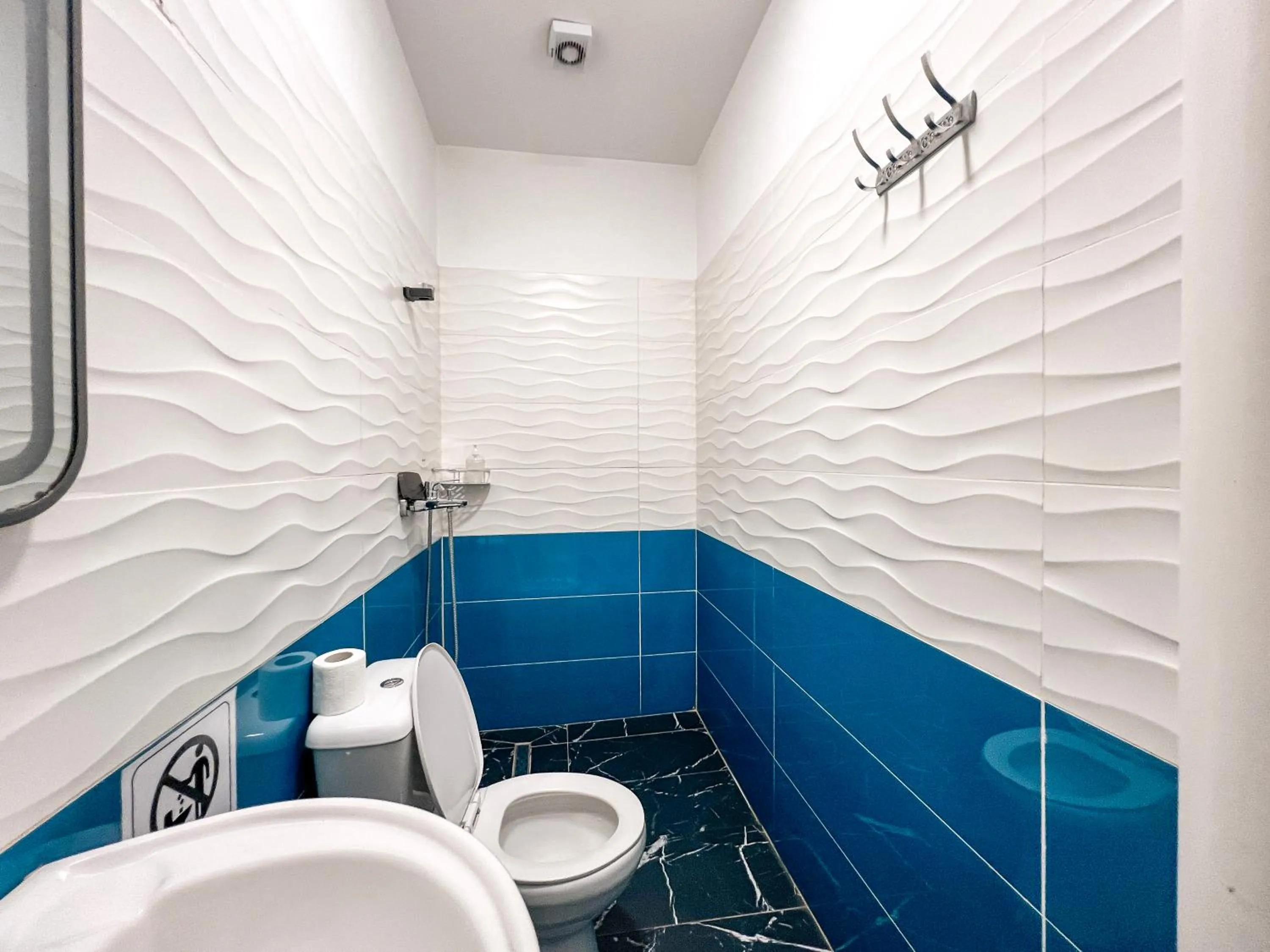 Shower in Hotel Tier Center