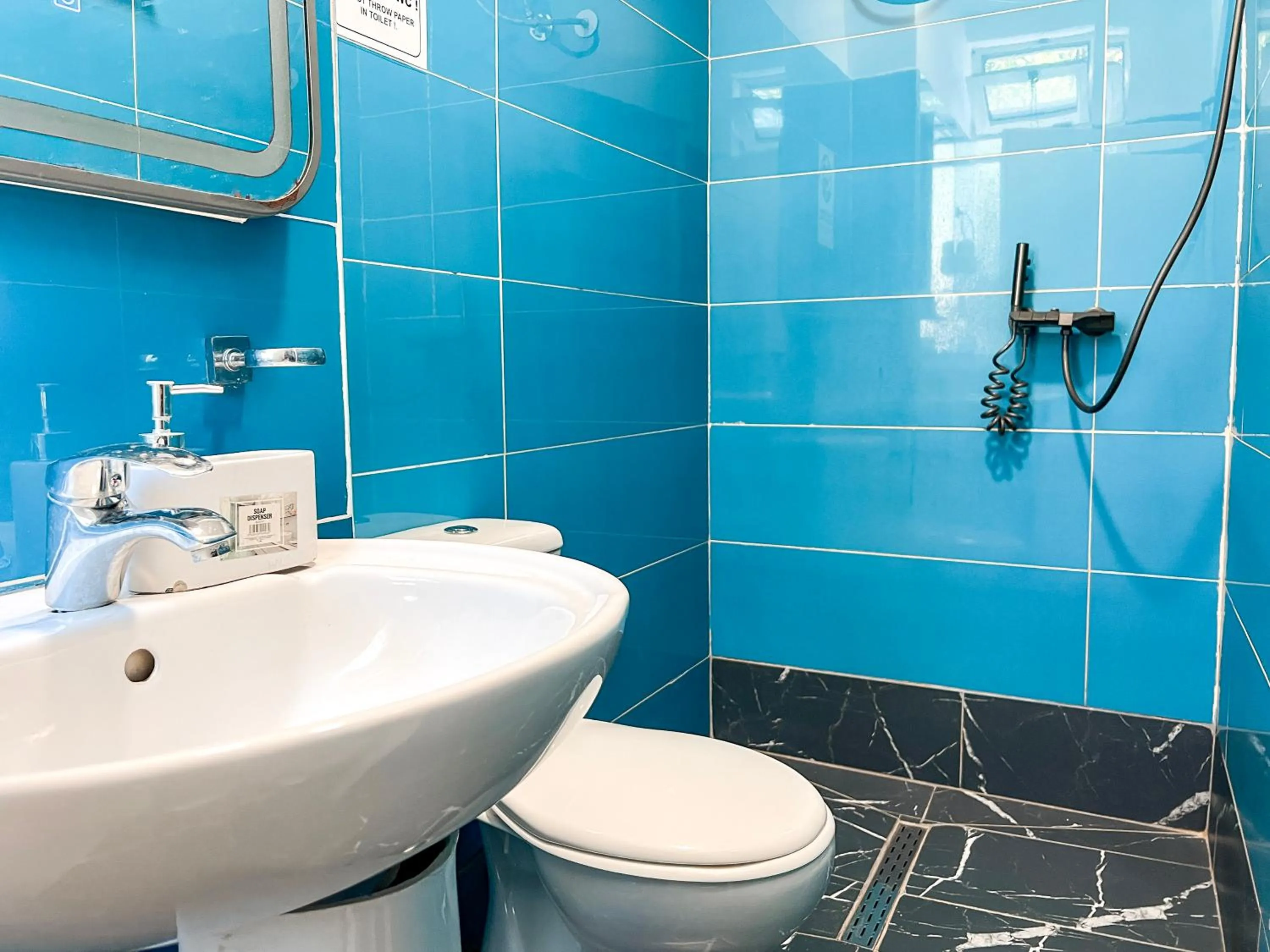 Shower in Hotel Tier Center