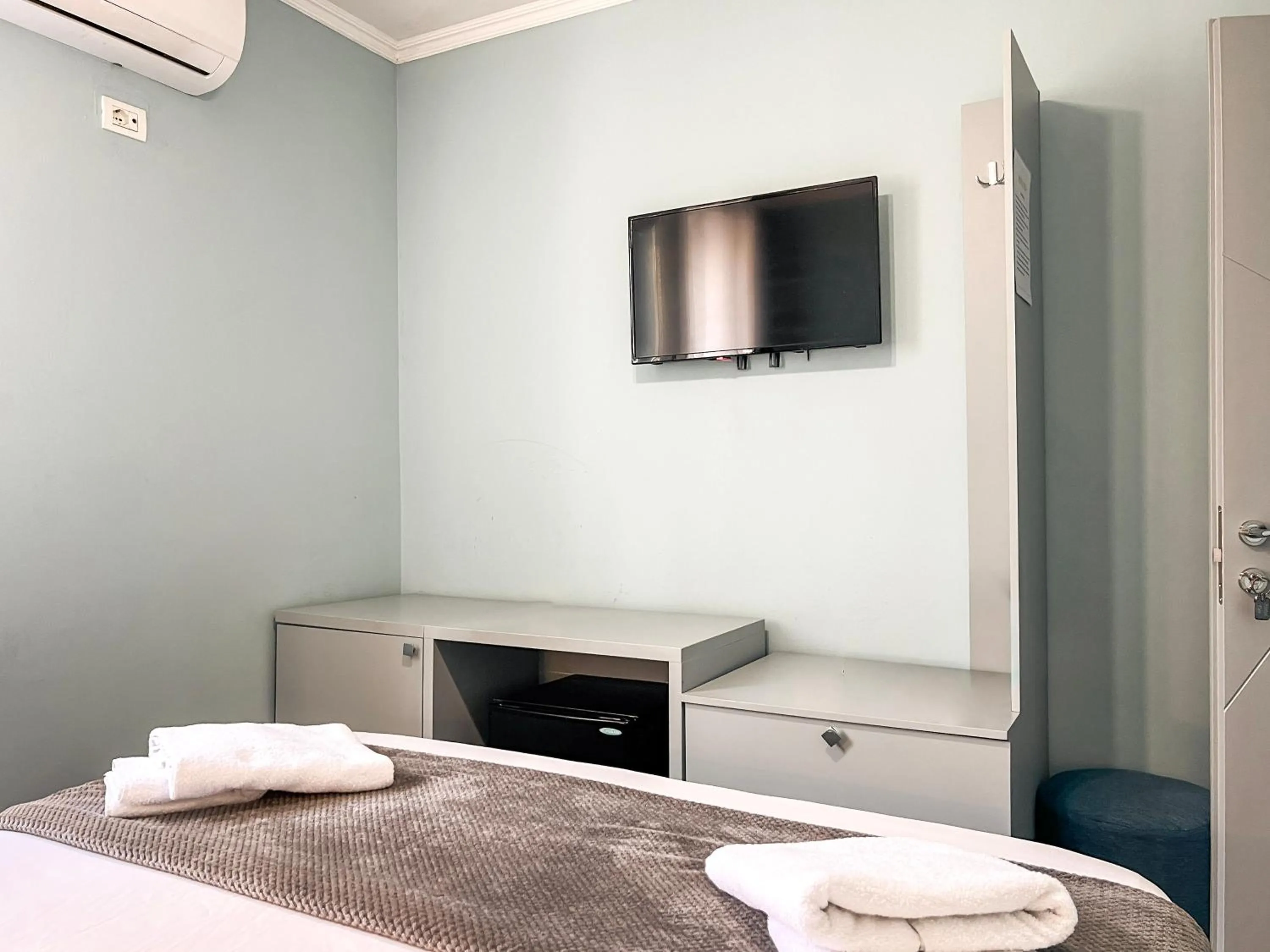 Bed in Hotel Tier Center