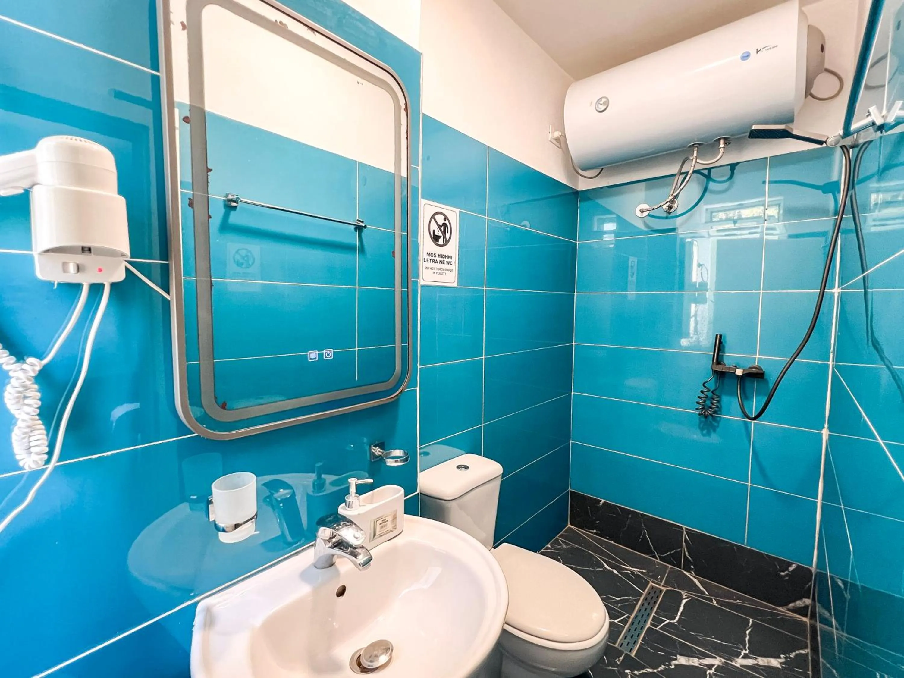 Shower in Hotel Tier Center