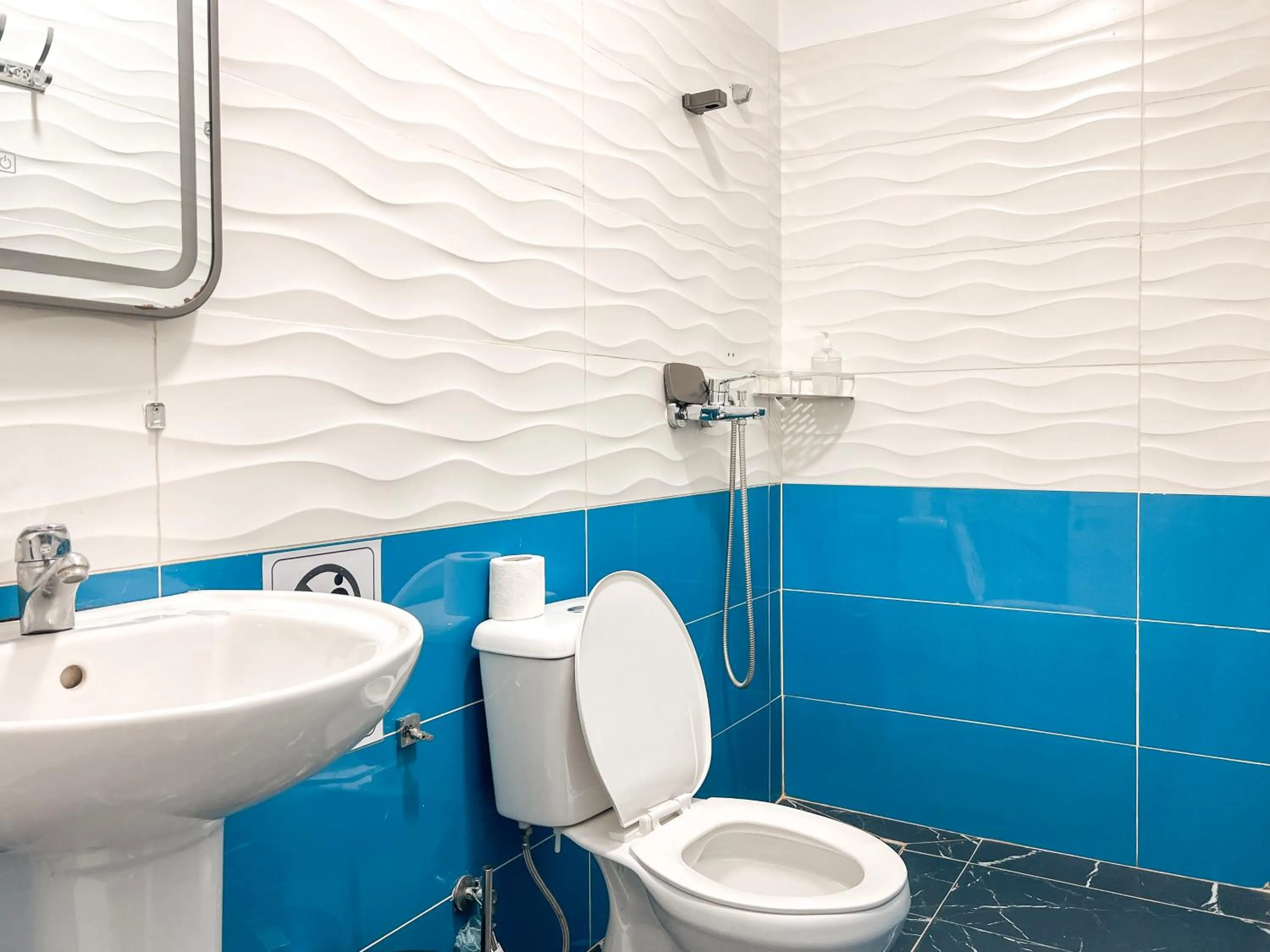 Shower in Hotel Tier Center