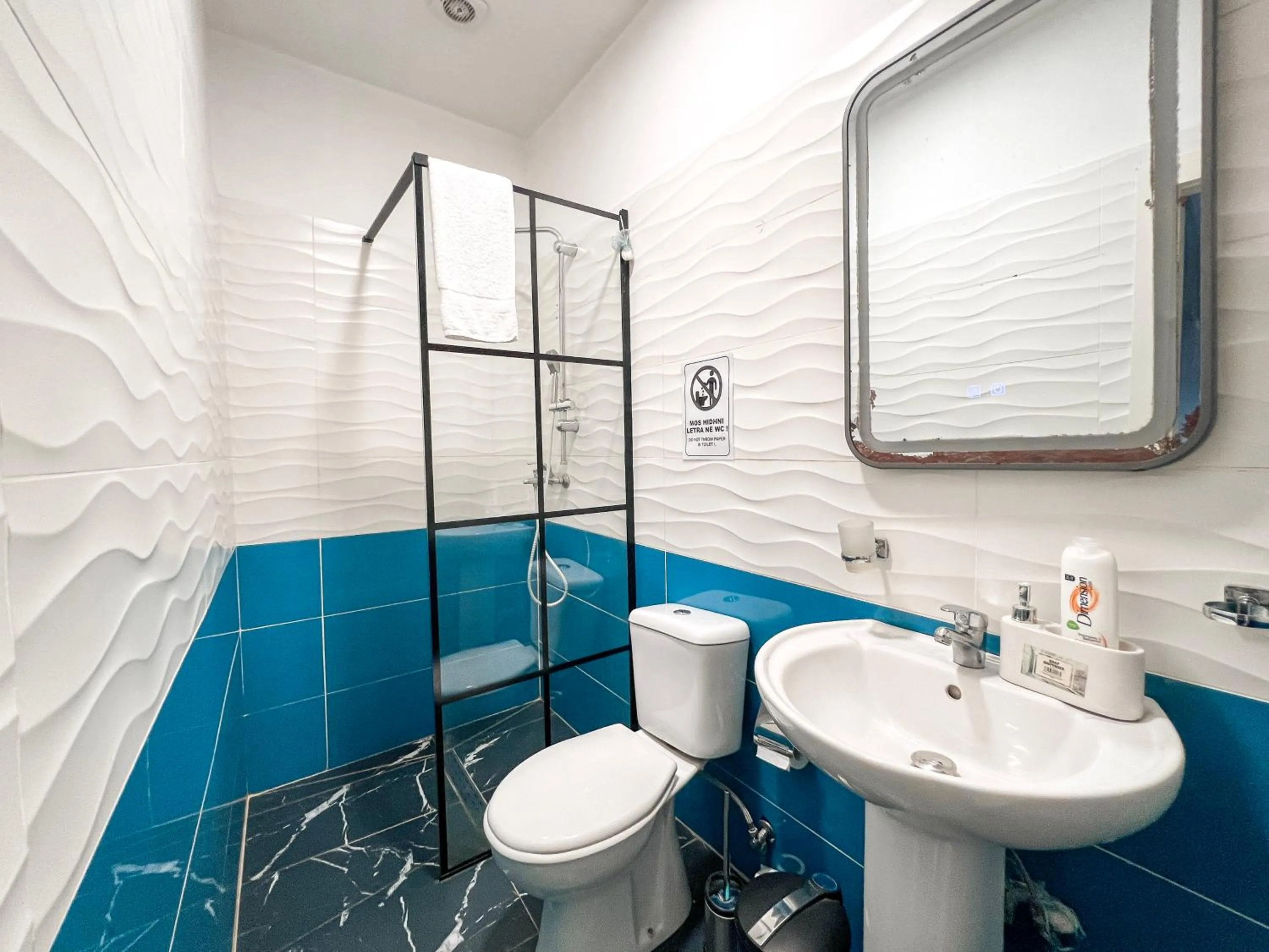 Shower in Hotel Tier Center