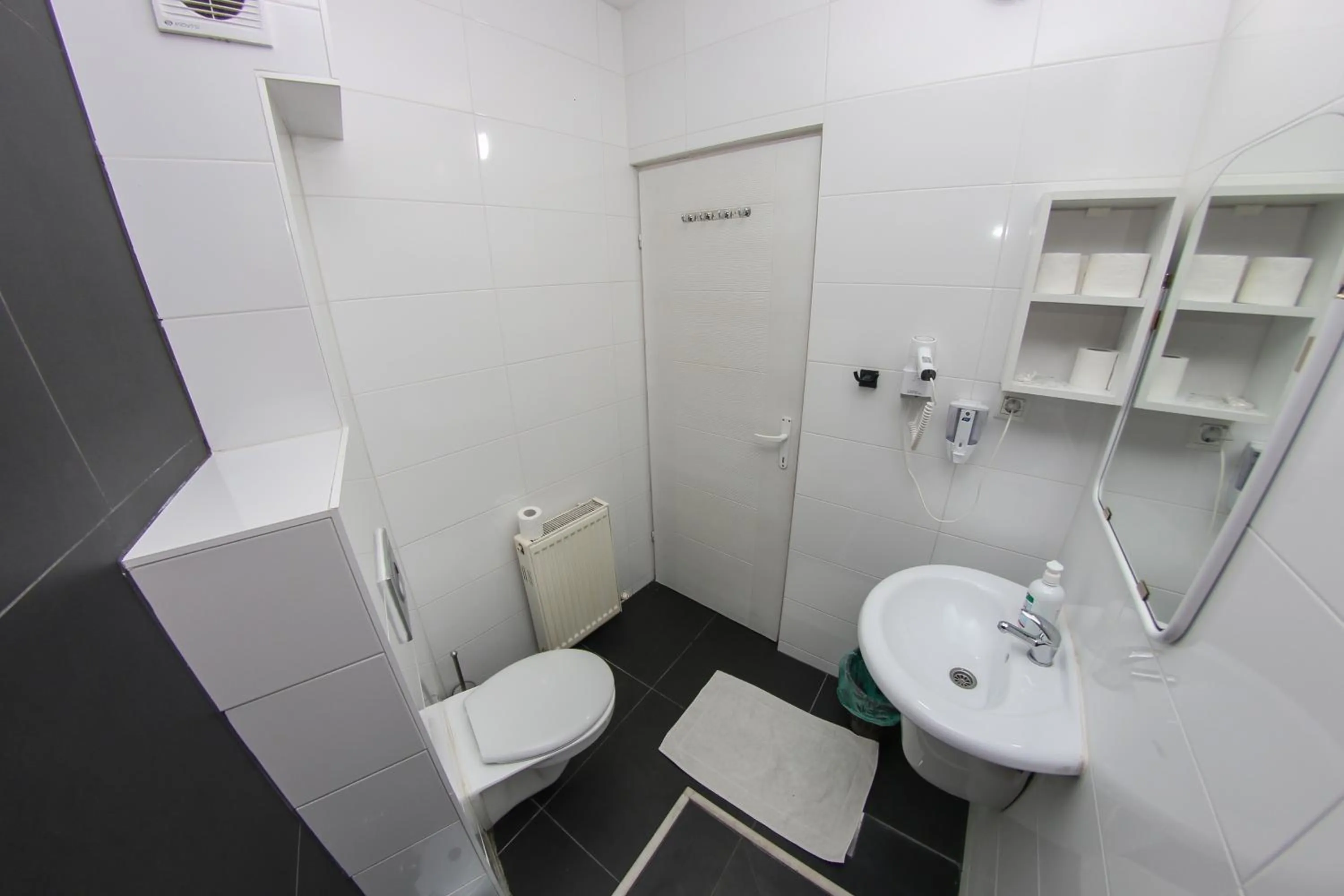 Shower in Hotel Hayat