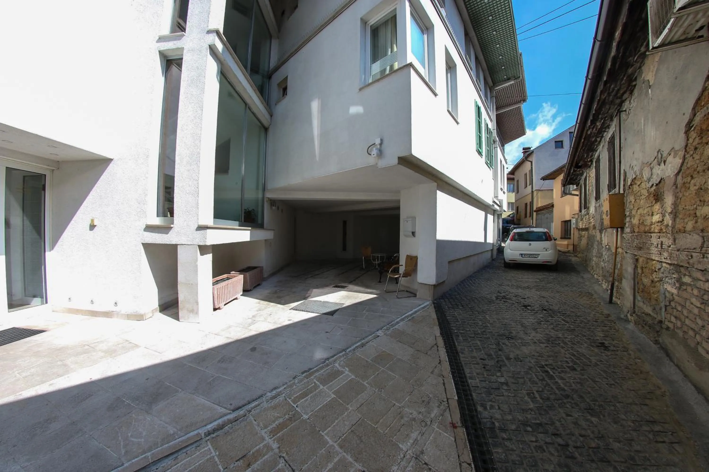 Property building in Hotel Hayat