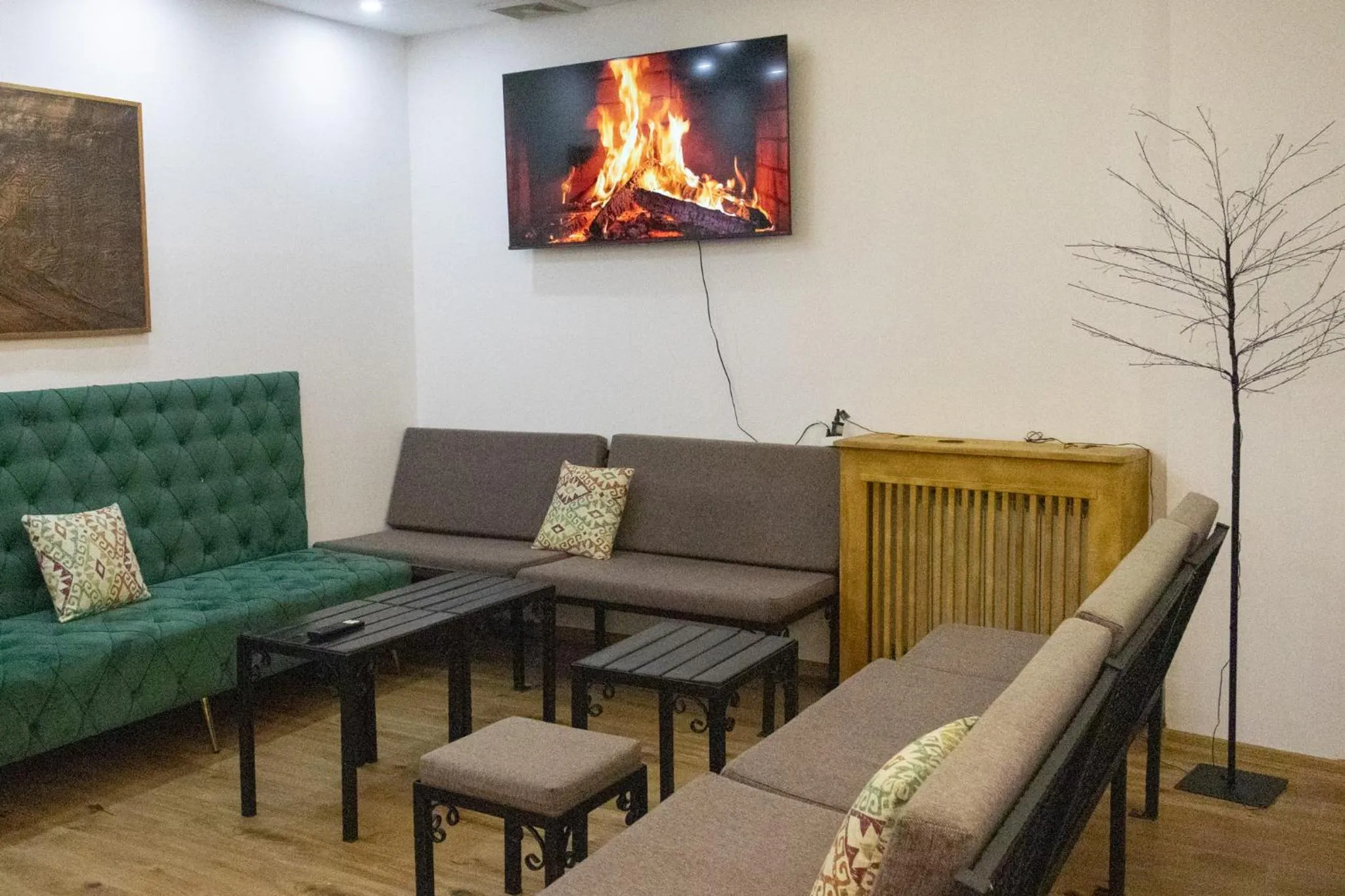 Communal lounge/ TV room in Hotel Hayat