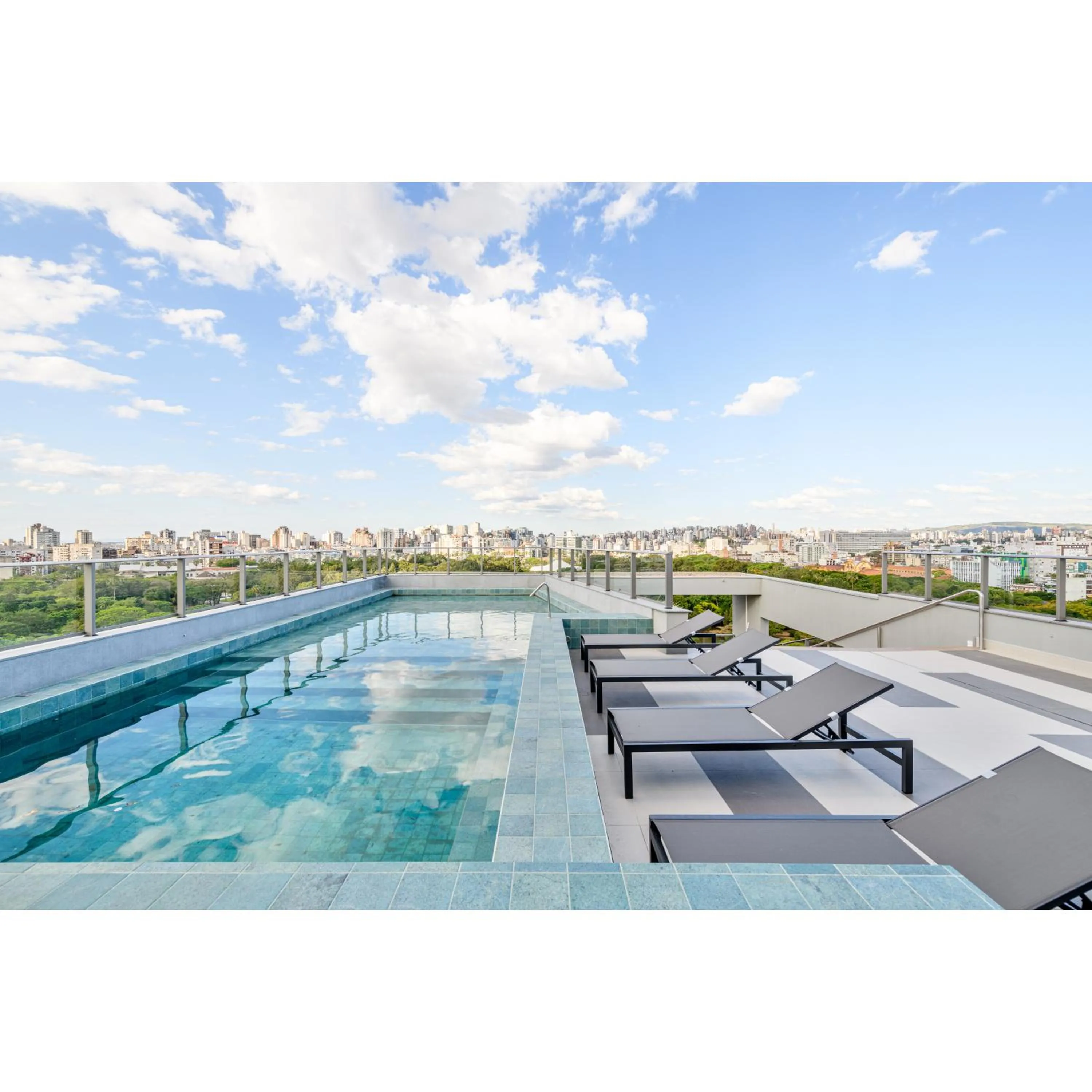 Pool view in Charlie JP Redenção Cidade Baixa