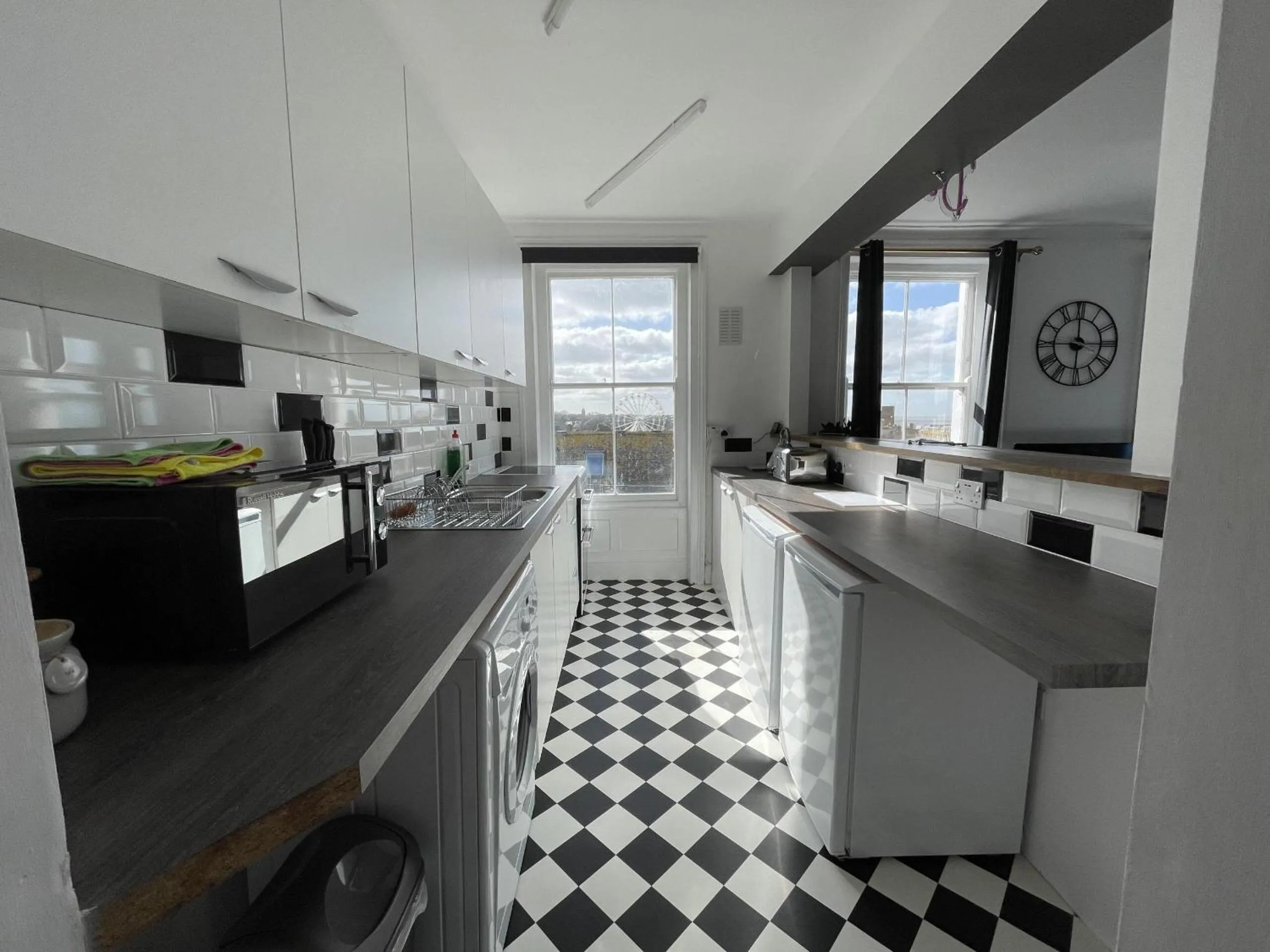Kitchen or kitchenette in Coastal Comfort, Seaside Flat