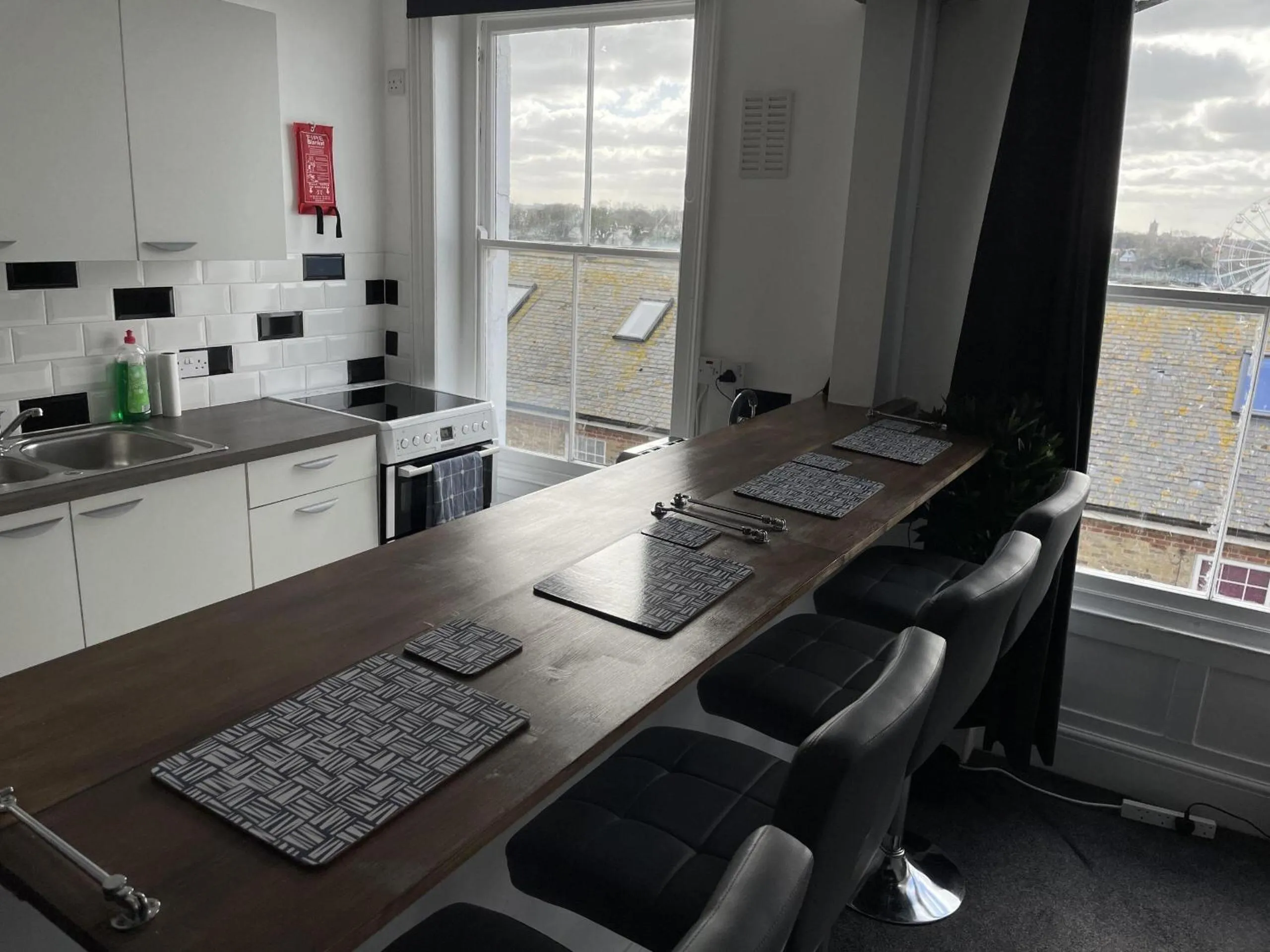 Dining area in Coastal Comfort, Seaside Flat