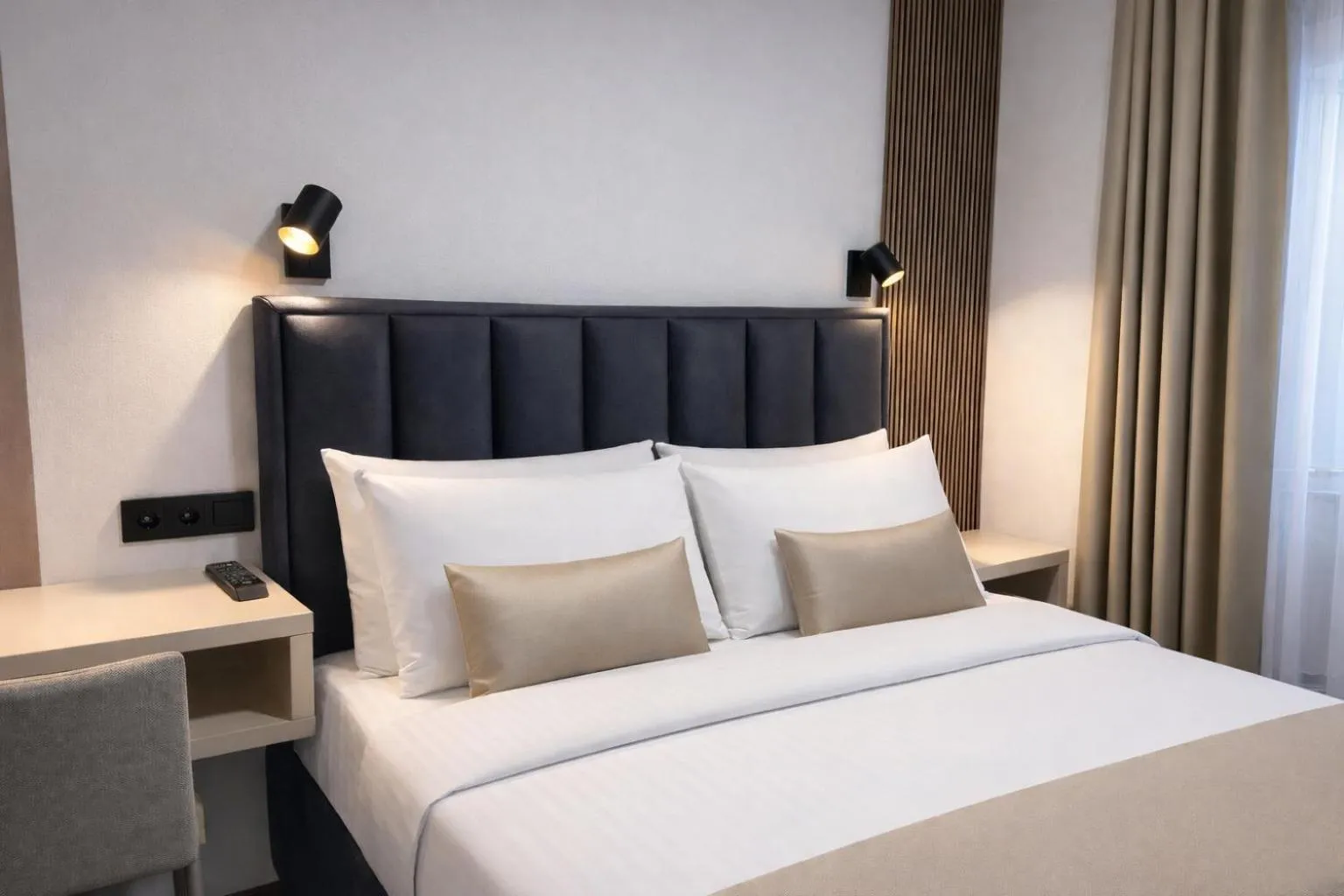 Bed in Hotel Villa Harmony - Free Parking