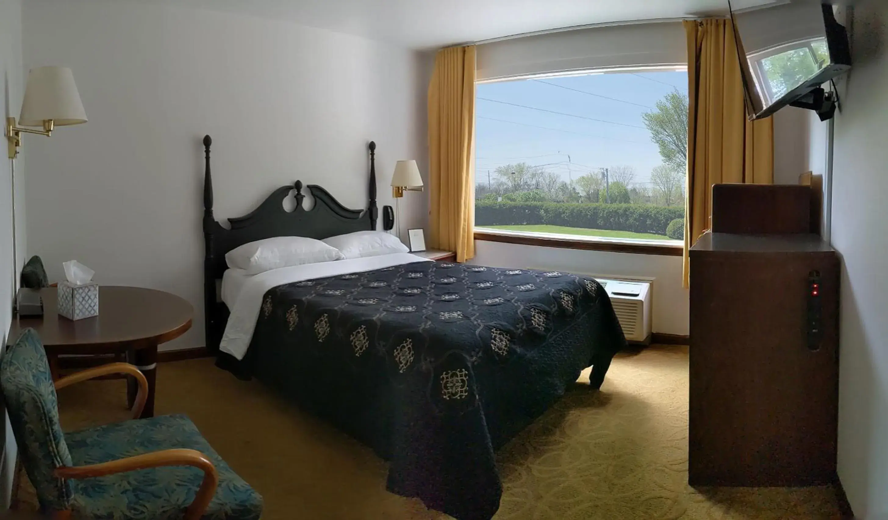 Double Room in South Side Inn - Burlington Double Room in South Side Inn - Burlington