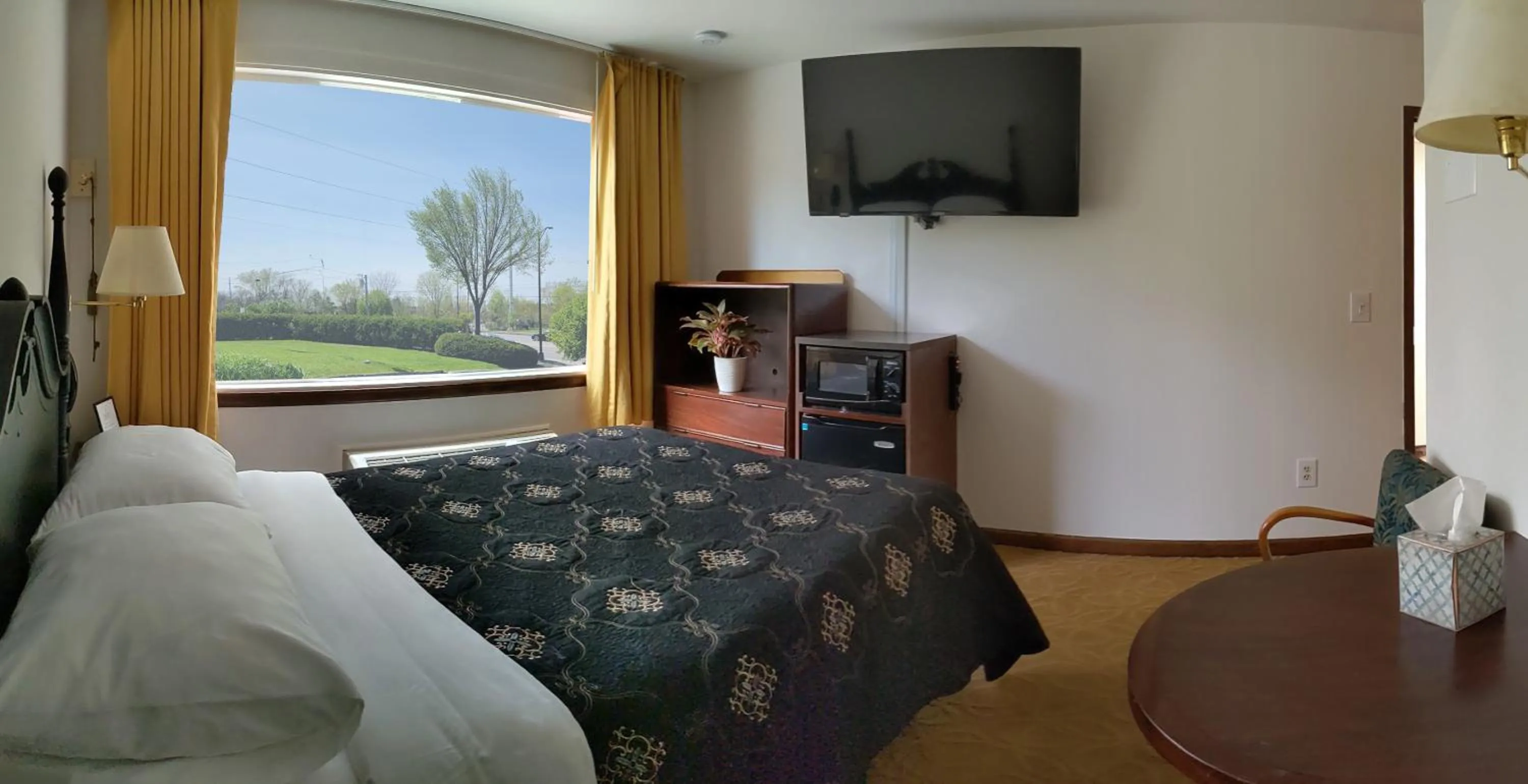 Bed in South Side Inn - Burlington