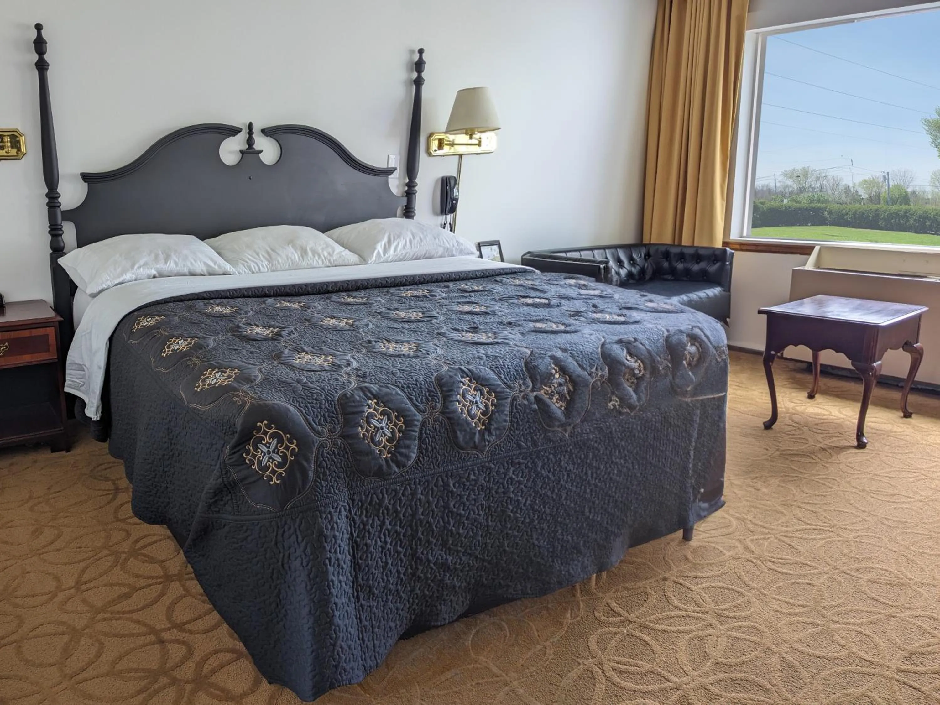 Bed in South Side Inn - Burlington