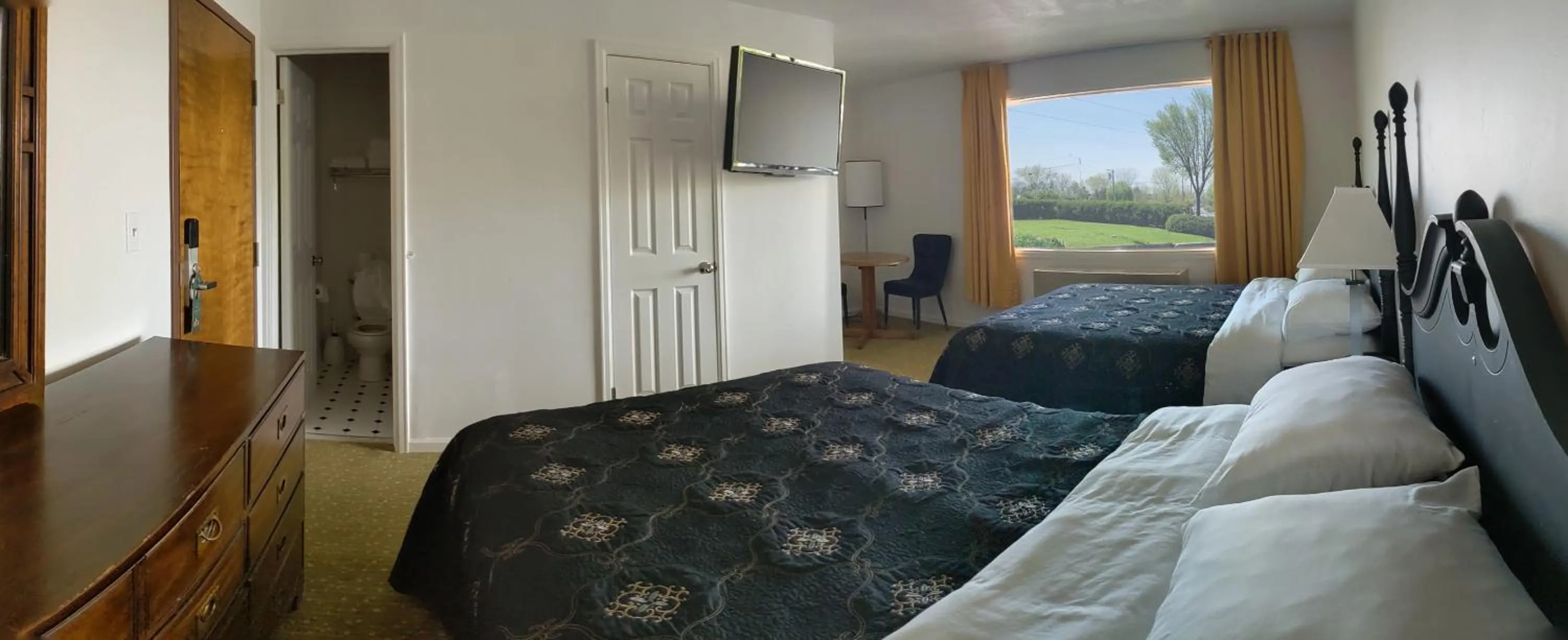 Bed in South Side Inn - Burlington