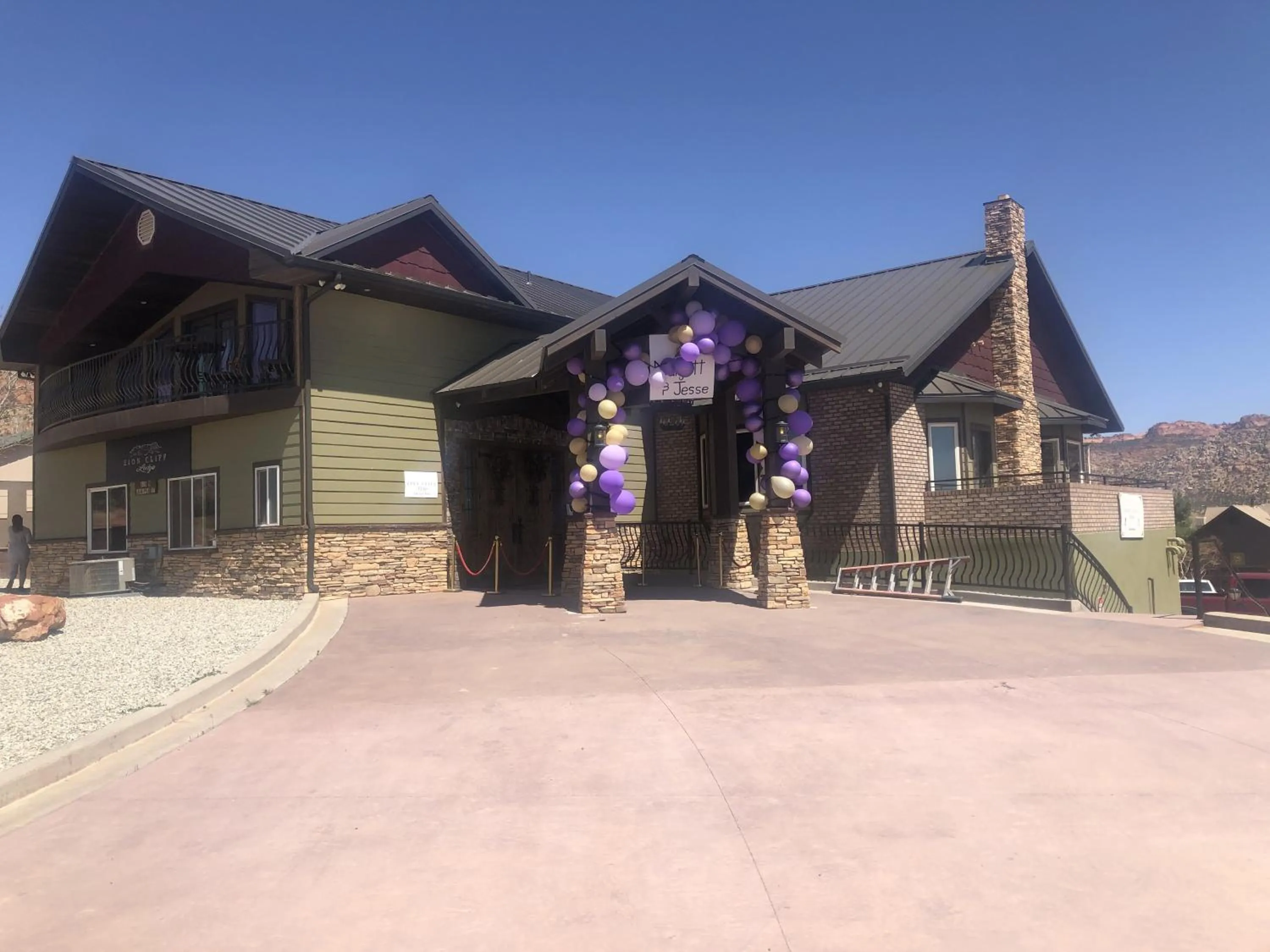 Property building in Zion Cliff Lodge
