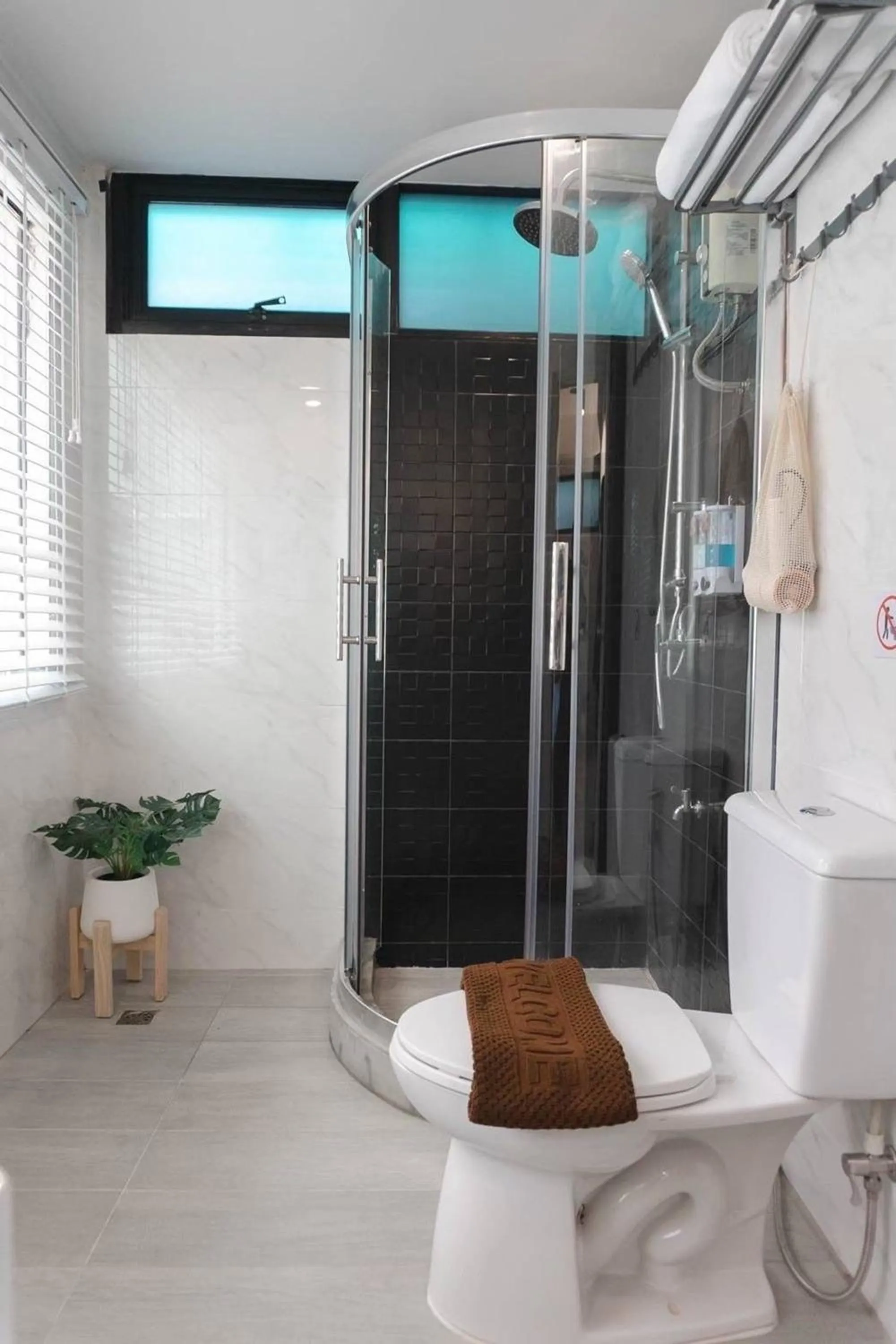 Bathroom in BnB98 Silom Hotel