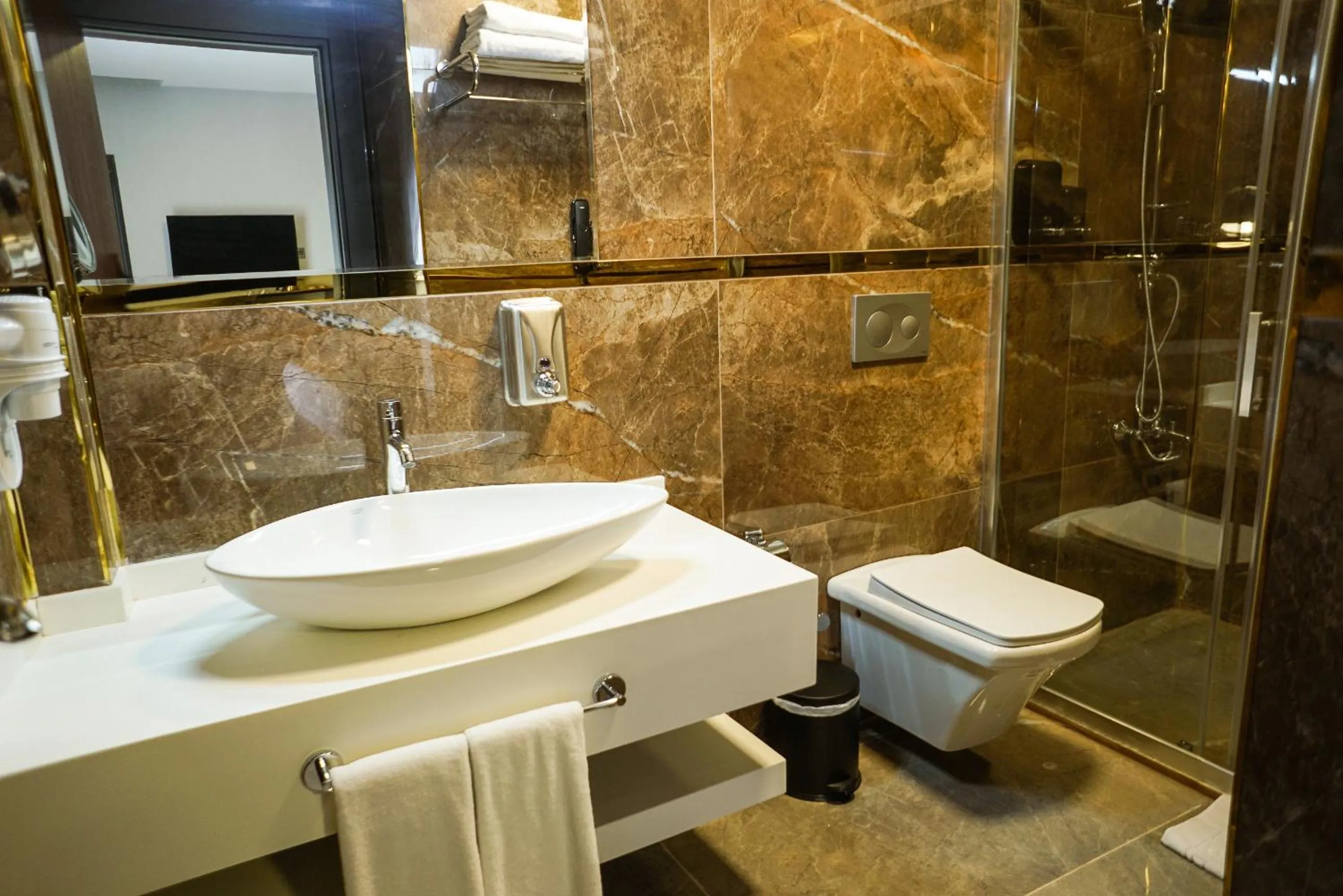 Bathroom in Aram Otel Business & Luxury