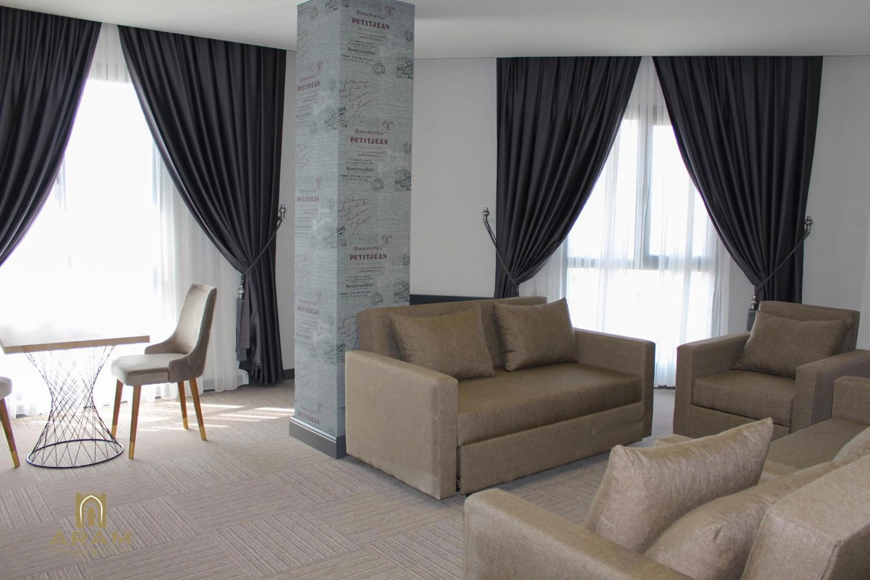 Seating area in Aram Otel Business & Luxury