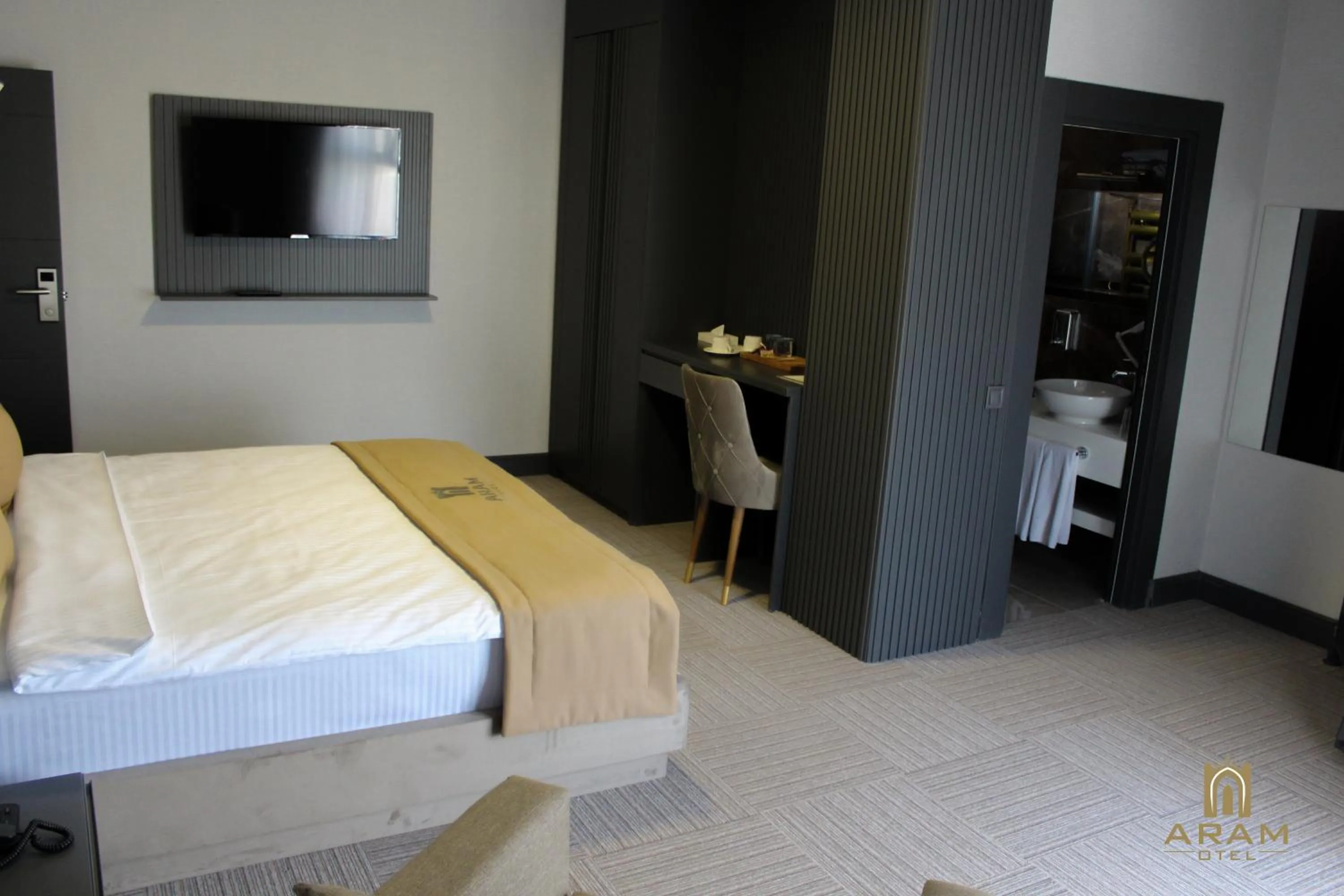 Bathroom, Bed in Aram Otel Business & Luxury