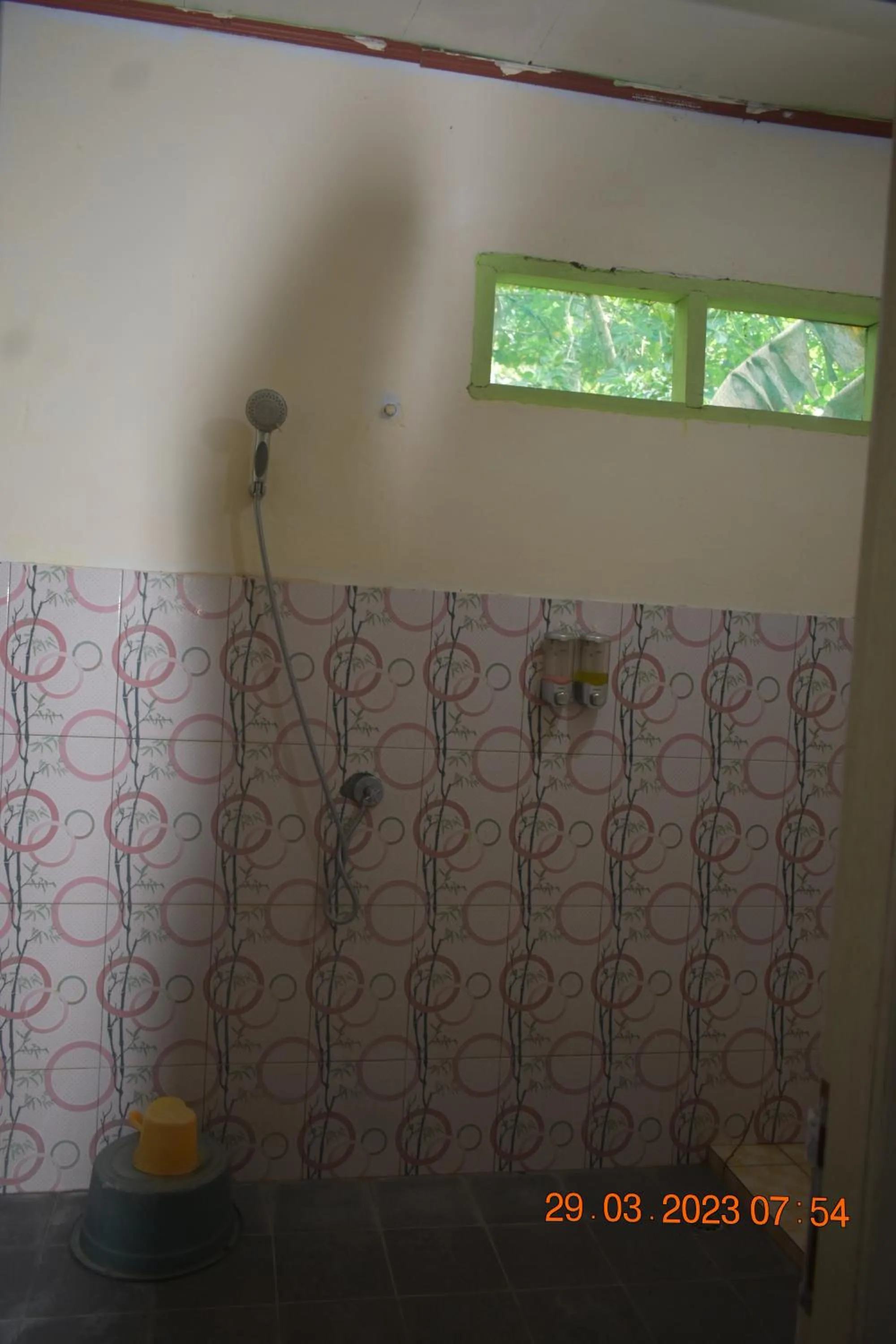 Shower in Del Mar Home Stay