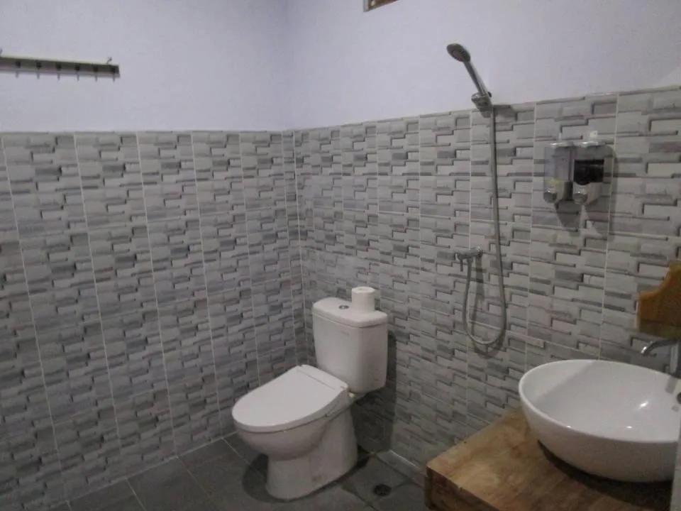 Shower in Del Mar Home Stay