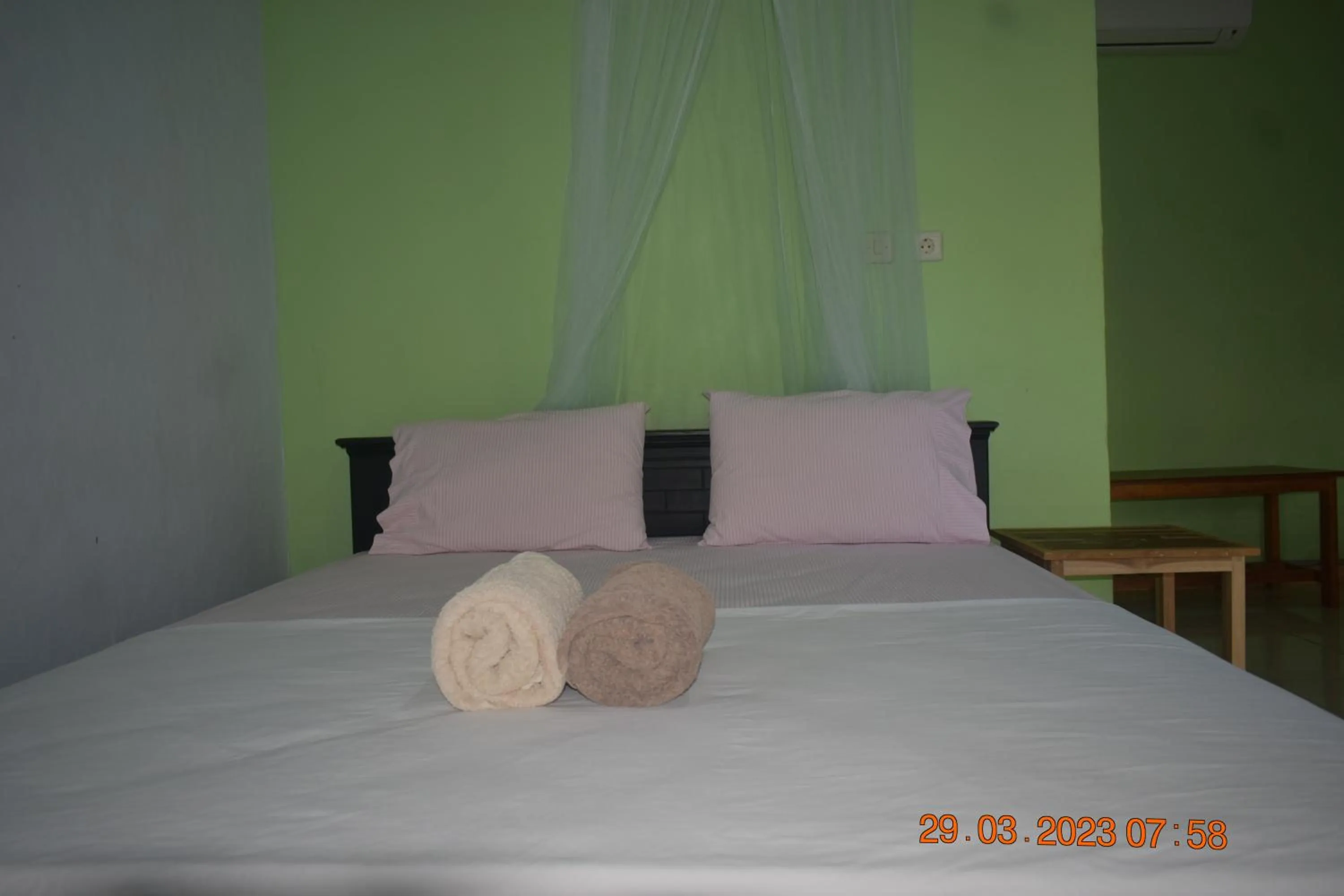 Bed in Del Mar Home Stay