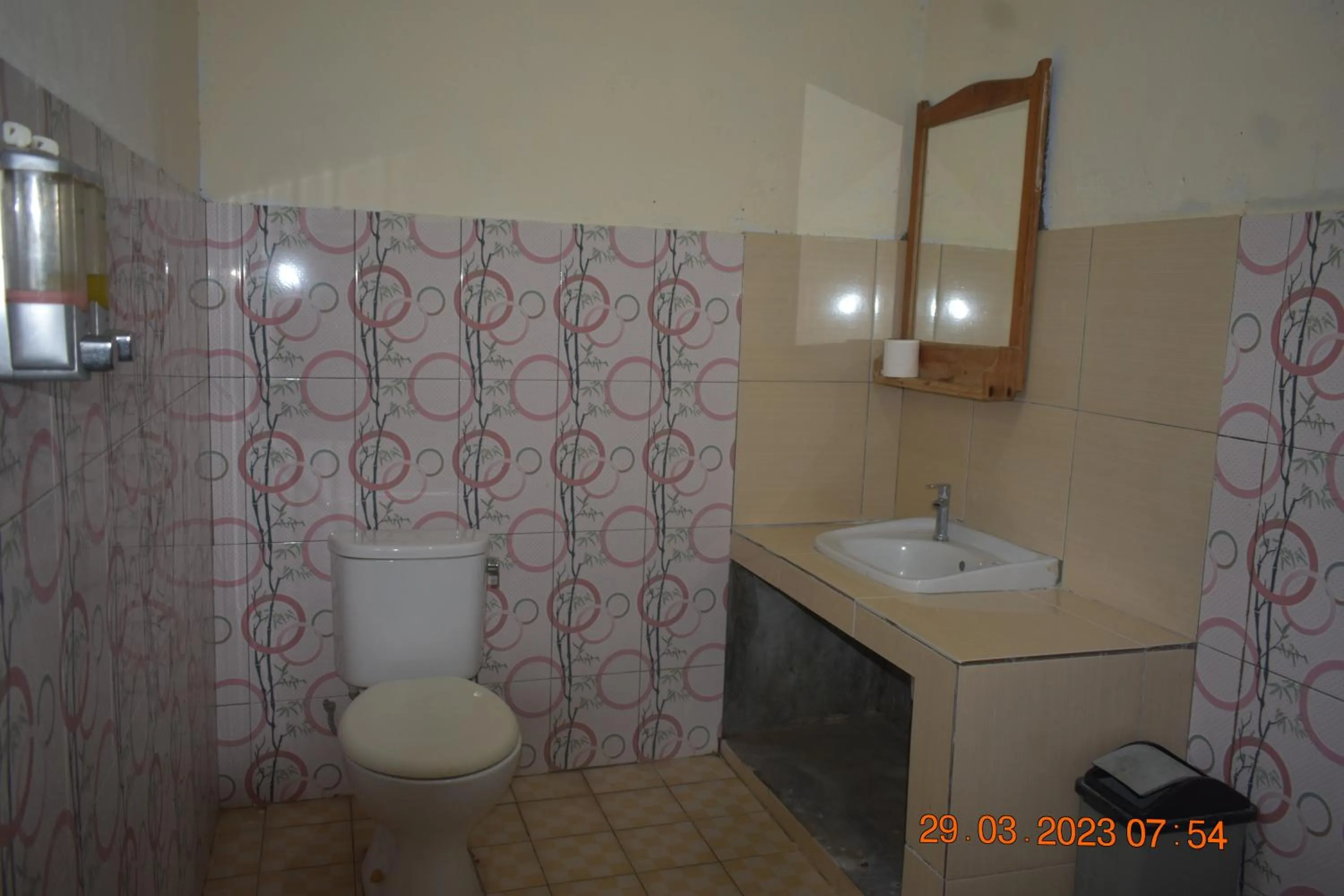 Shower in Del Mar Home Stay