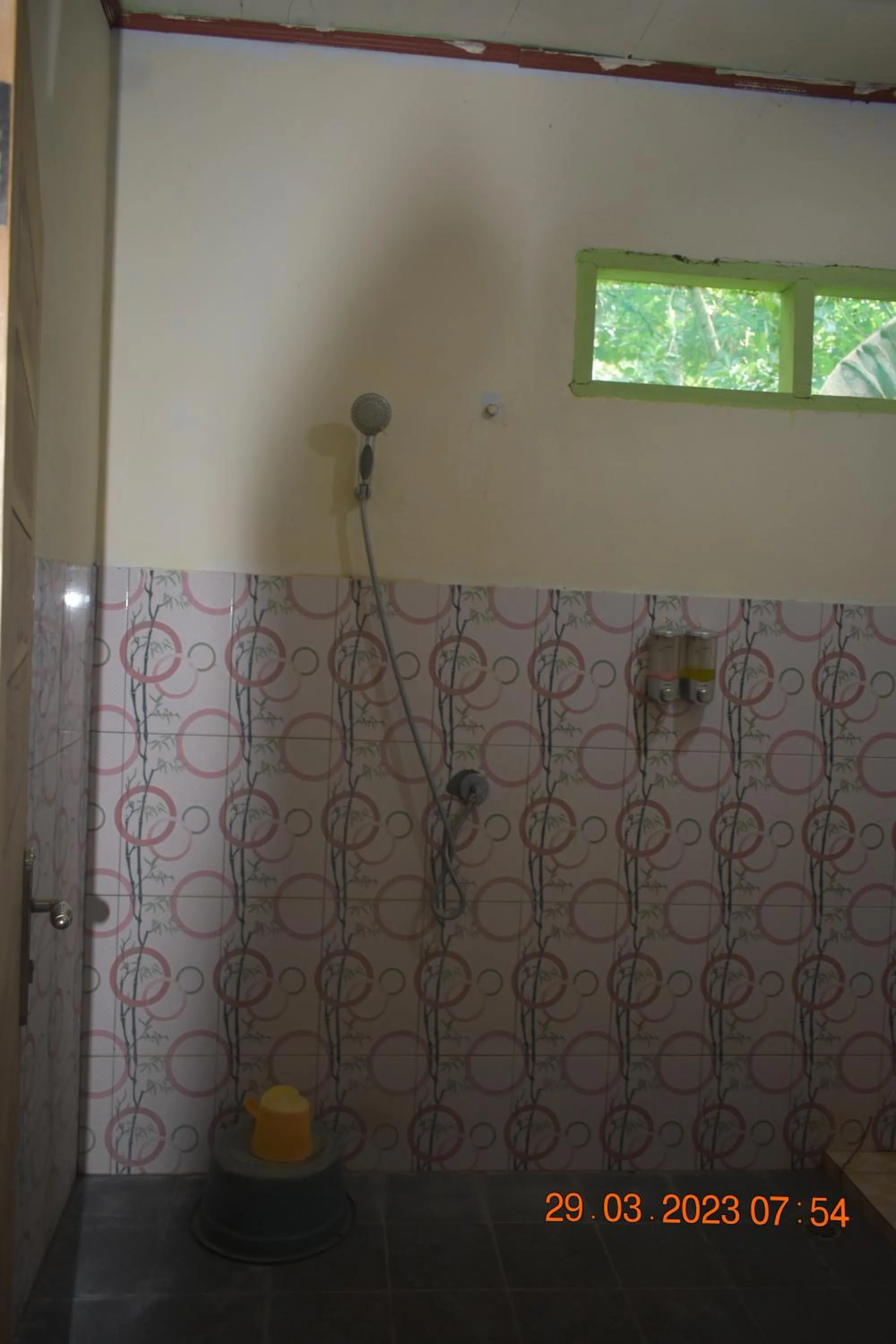 Shower in Del Mar Home Stay