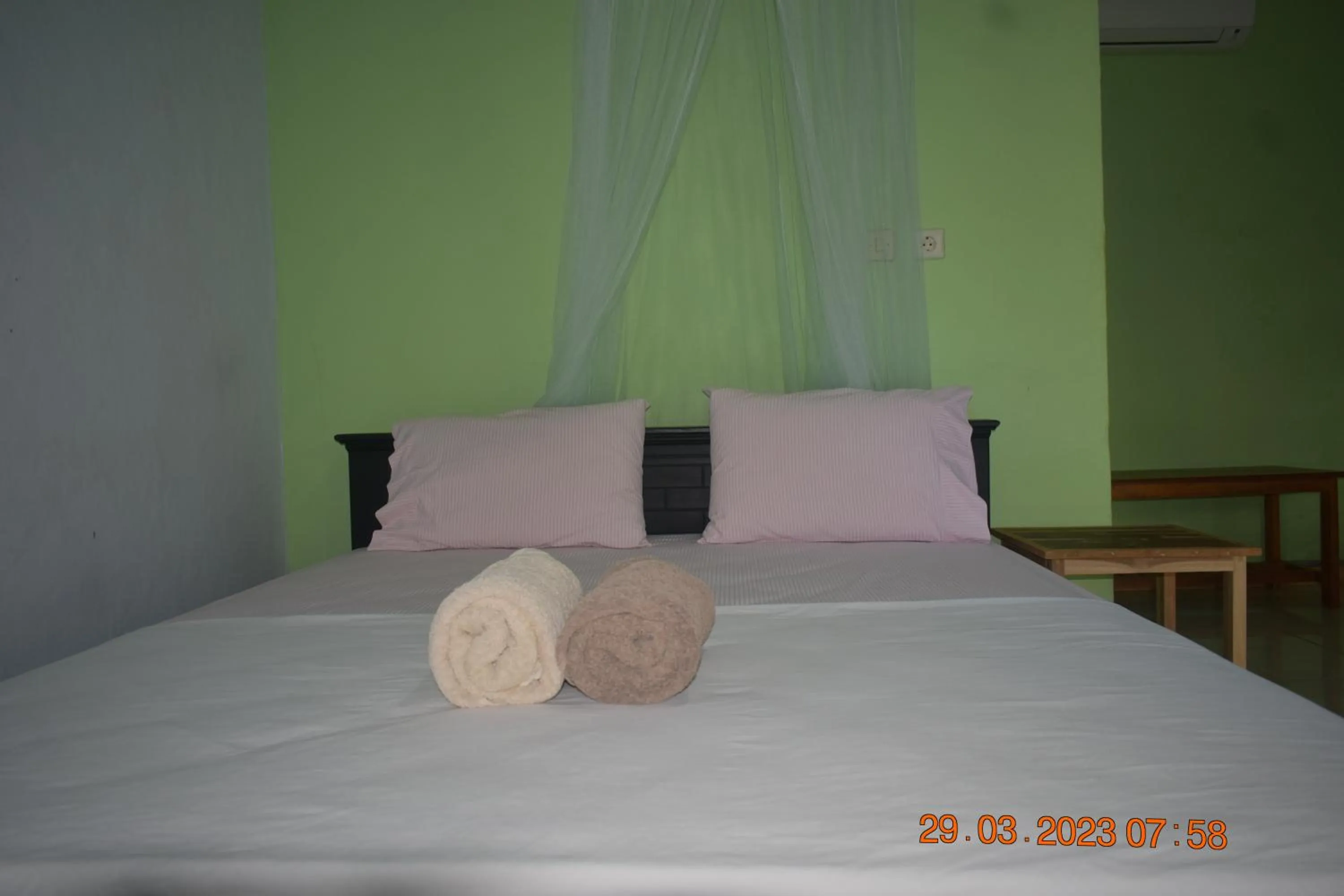 Bed in Del Mar Home Stay