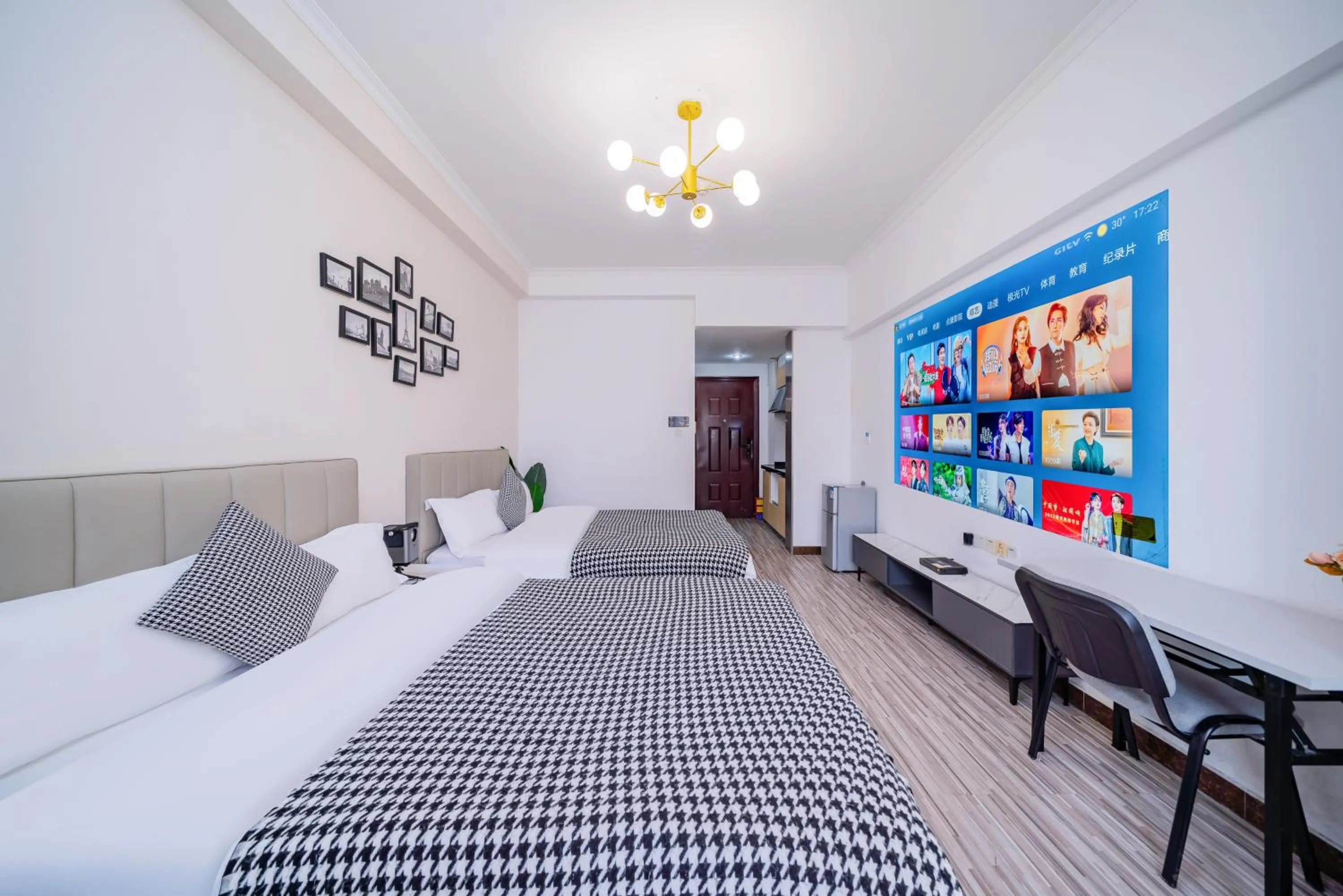 TV and multimedia in Guangzhou Lijing Aparthotel Pazhou Exhibition Center - Next to Exit D of Wanshengwei MTR Station