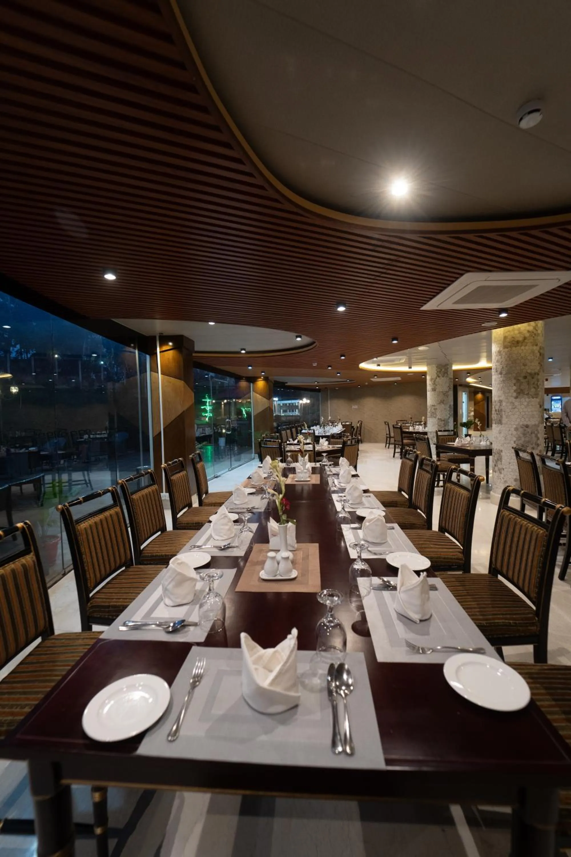 Restaurant/places to eat in Paragon Hotel & Resort