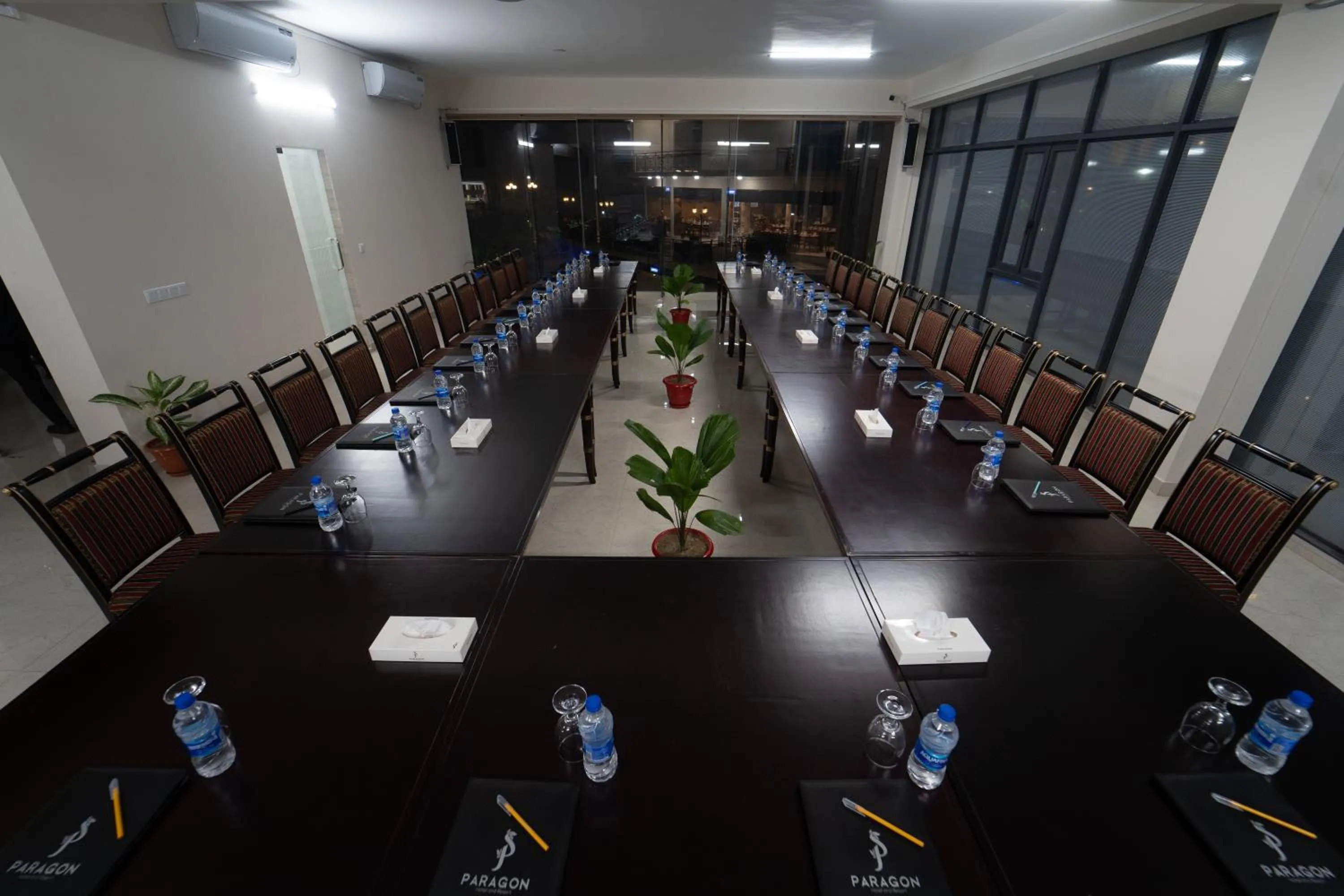 Business facilities in Paragon Hotel & Resort
