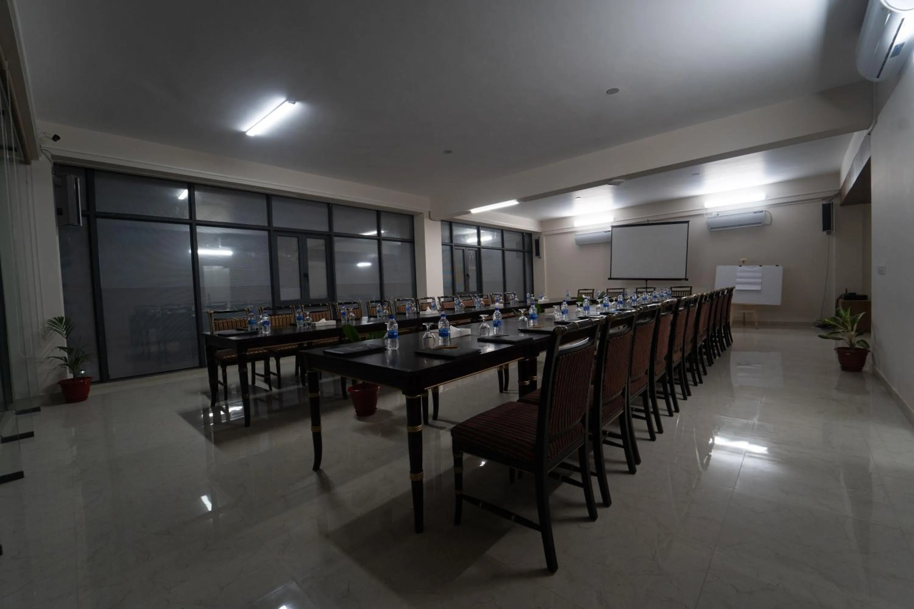 Business facilities in Paragon Hotel & Resort