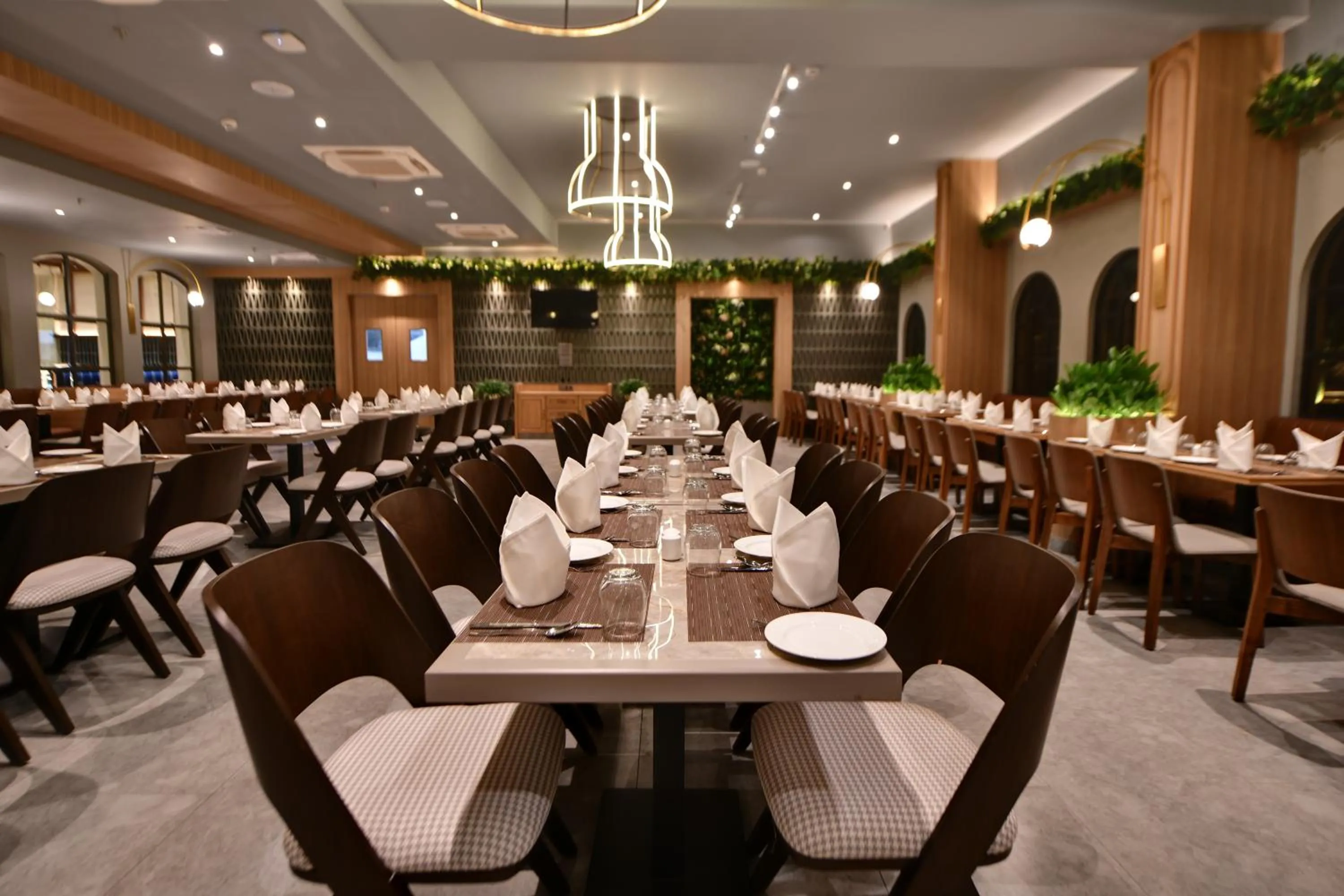 Restaurant/places to eat in The Fern Shelter Resort Palghar